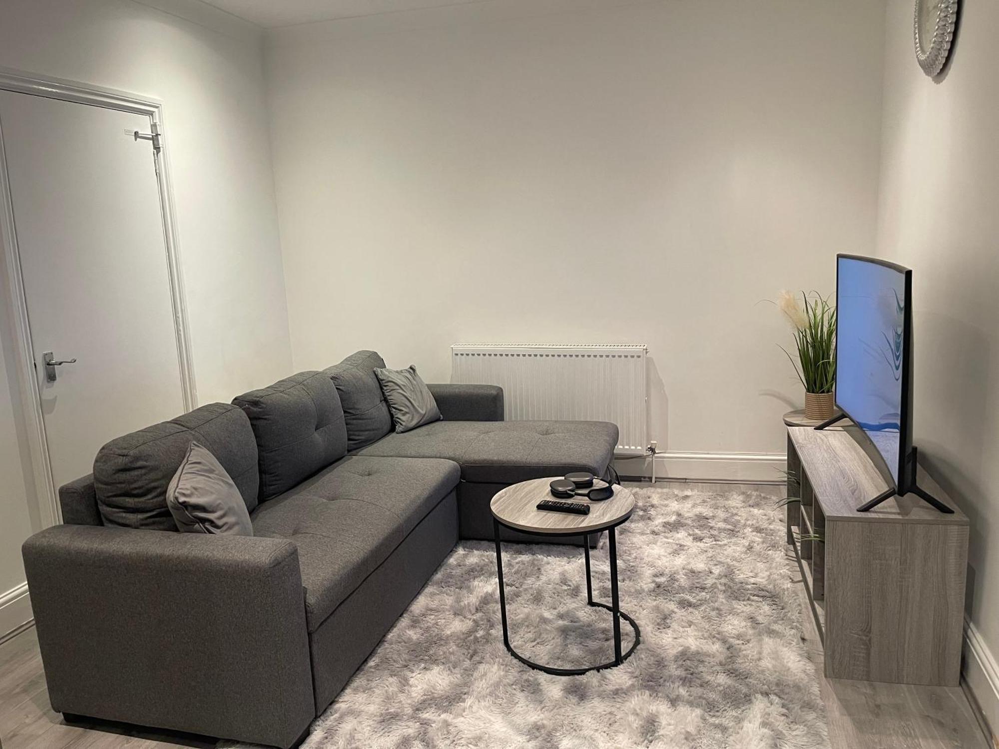 Brick Lane Modern 2 Bedroom *