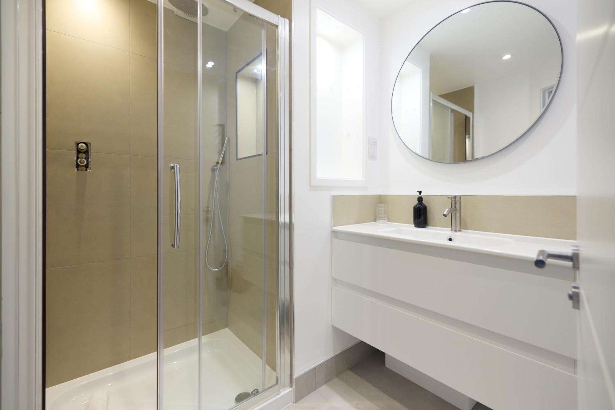 The Melbray Gem - 2bdr With Courtyard Apartment London