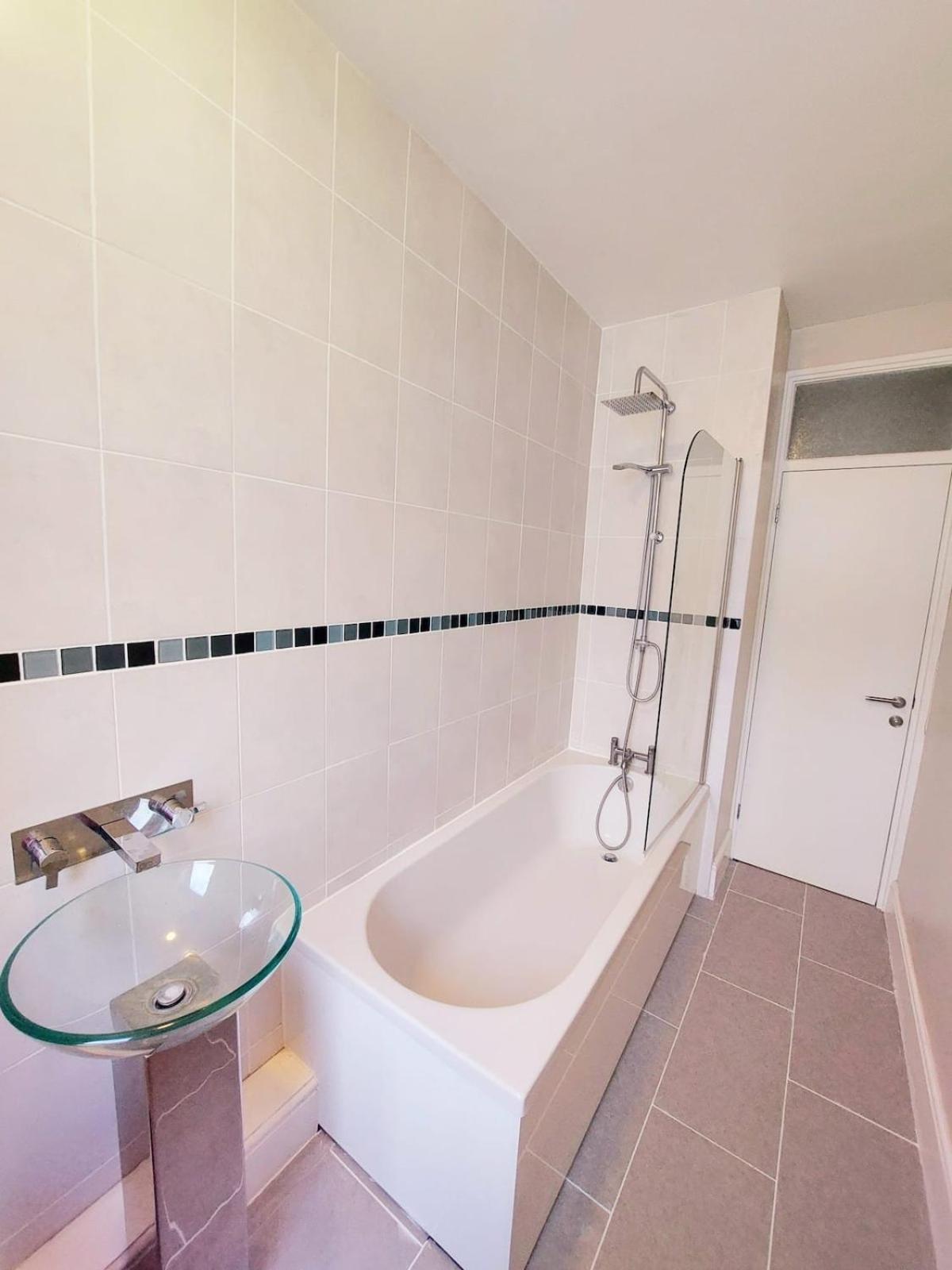 Light, Spacious Flat On Brixton Hill London