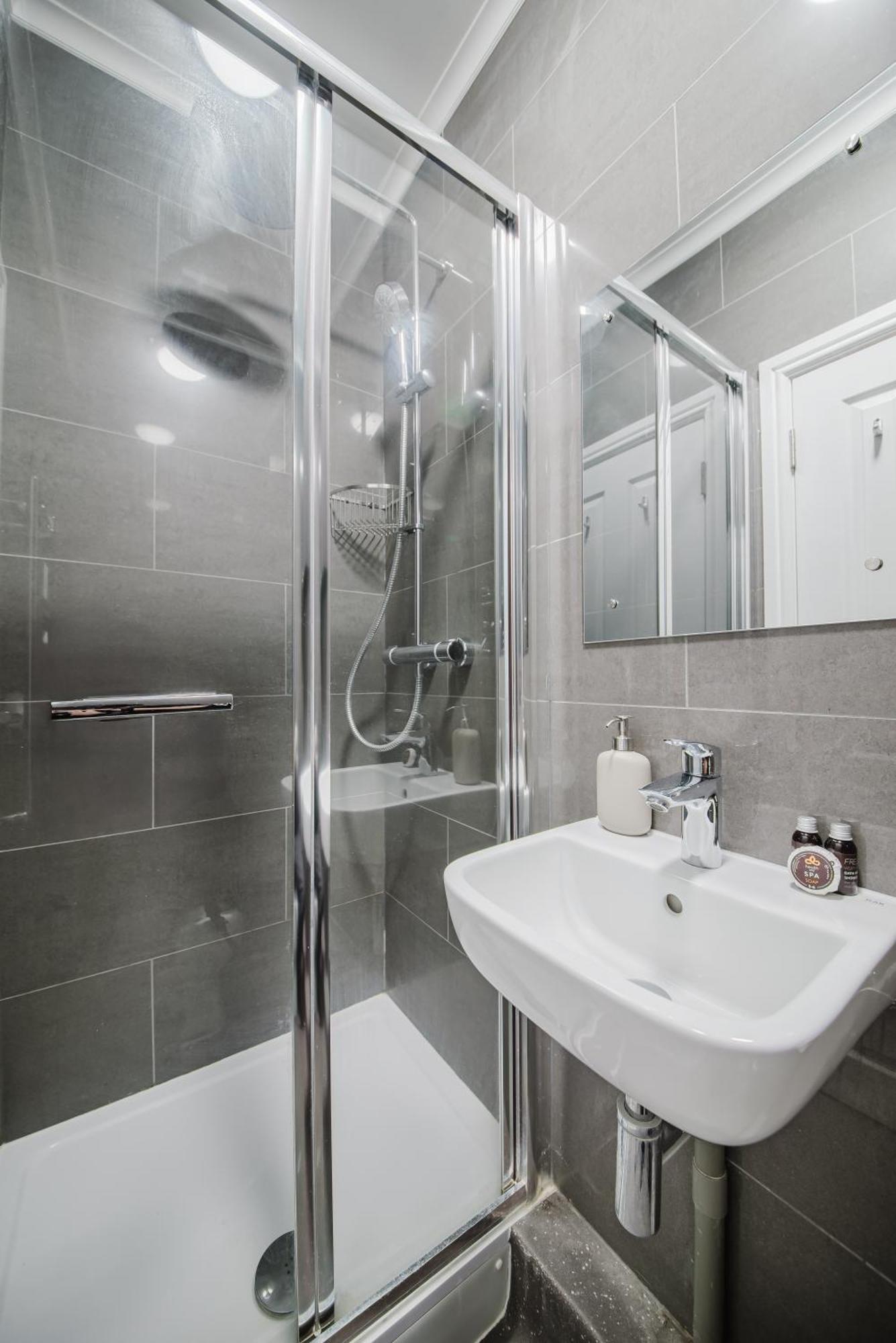 Apartment Modern Cosy Corner Flat 3 Bed And Loft Sleep 7 People *