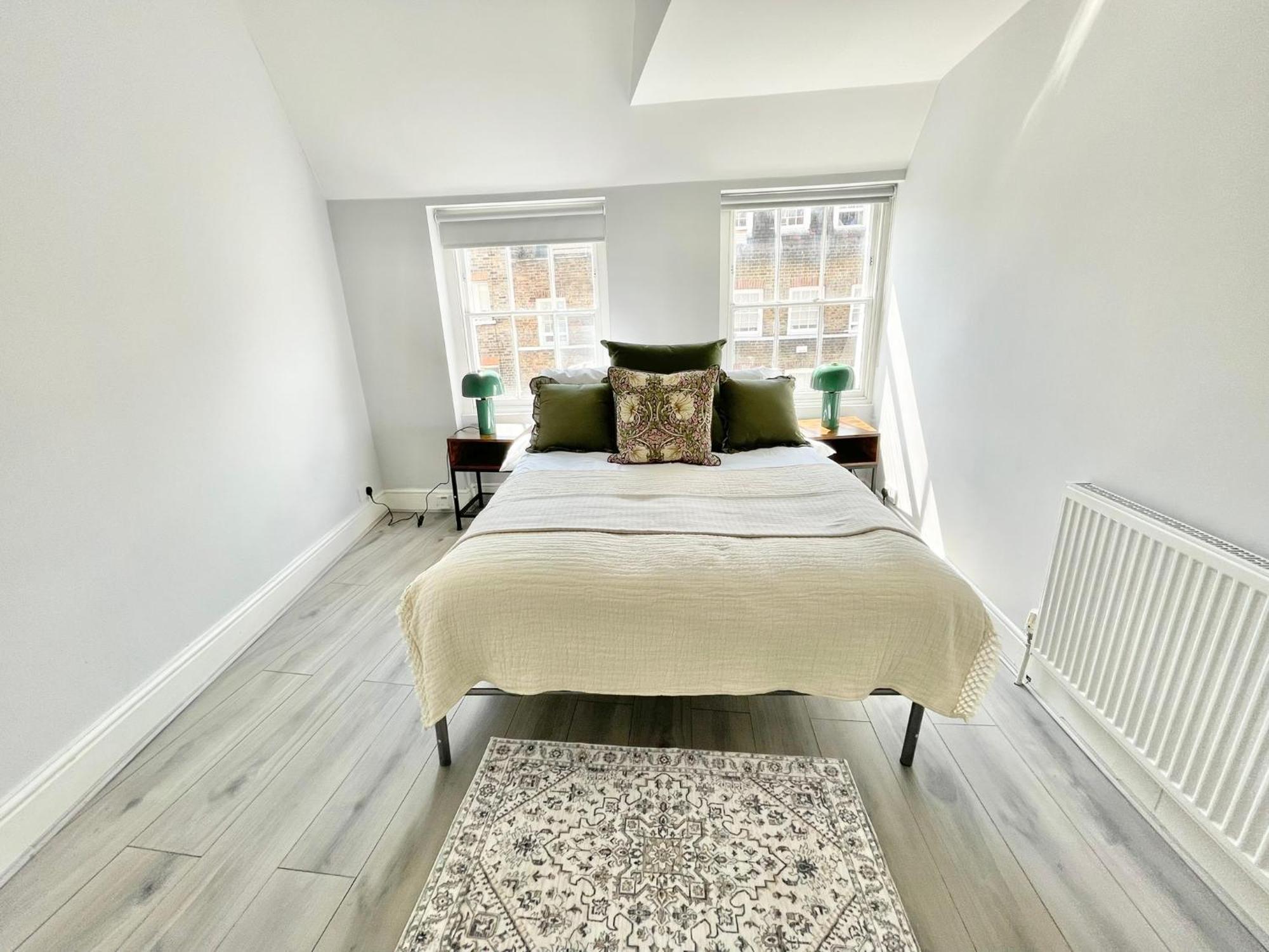 Soho 4 *