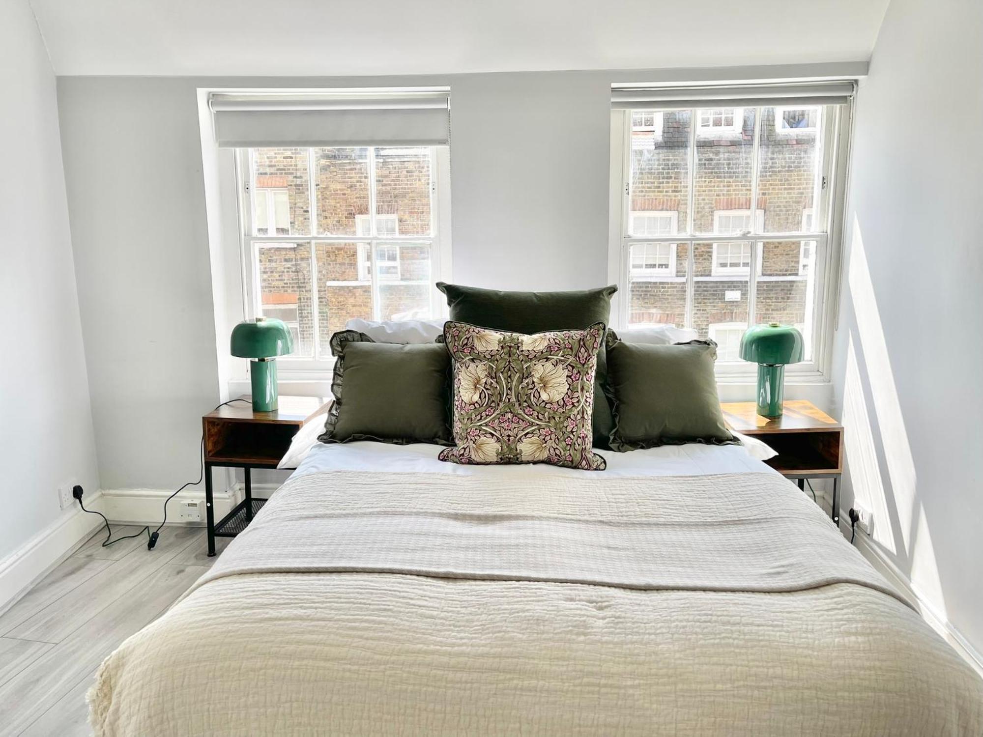 Soho 4 *