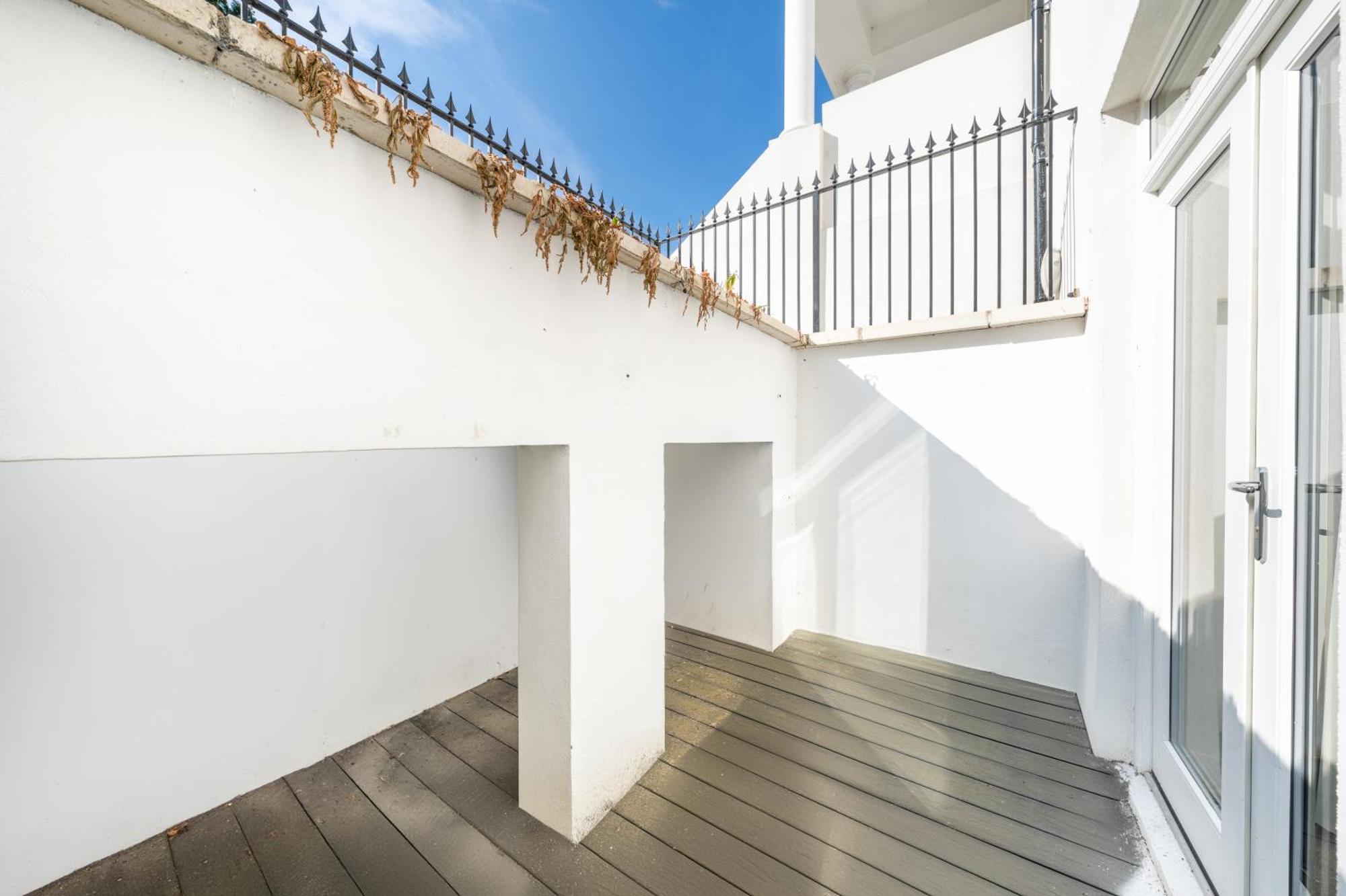 Apartment Newlands Punks By Artsy London