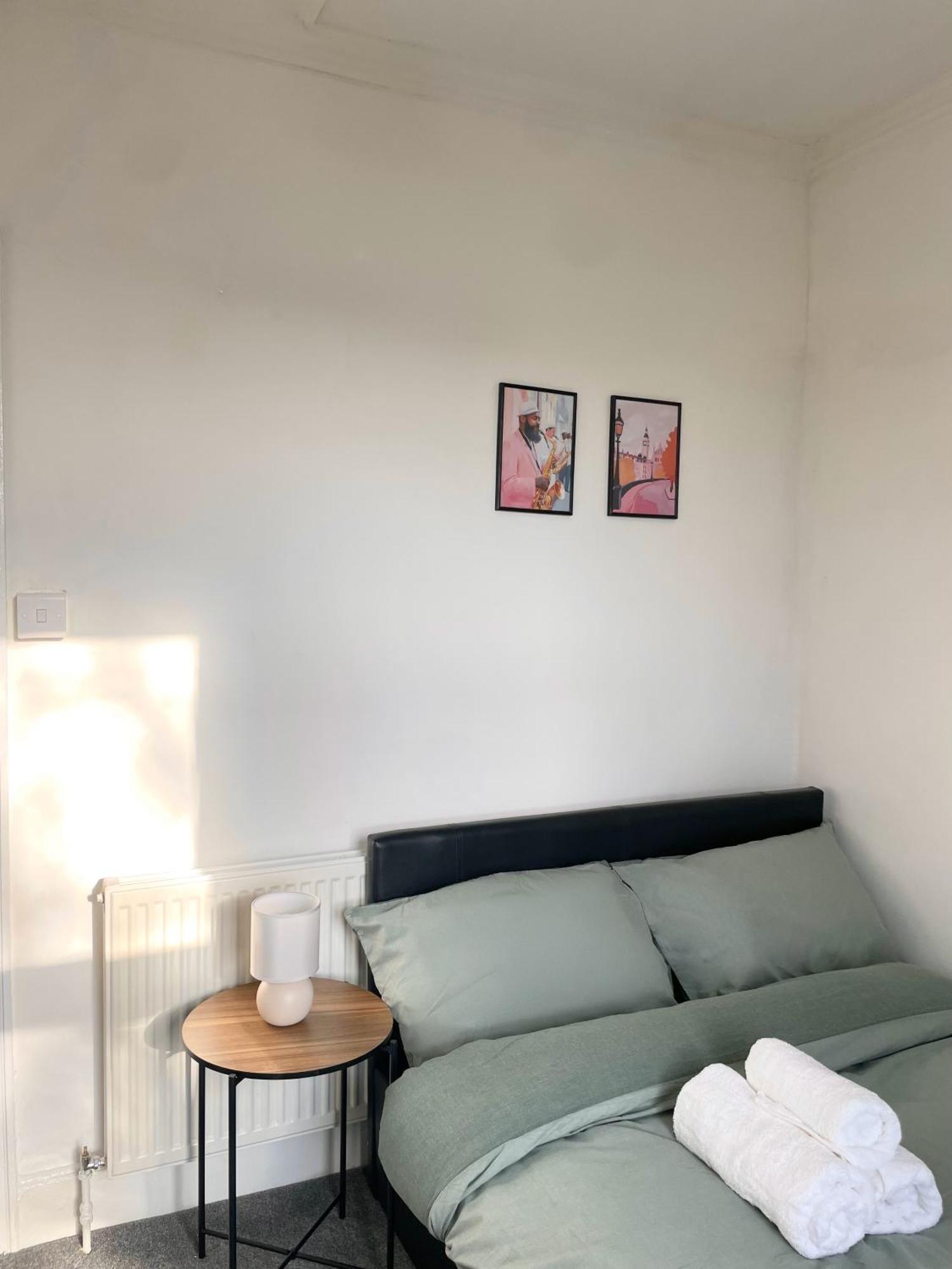 Gasthuis Cosy Double A Stones Throw From Wembley Stadium *
