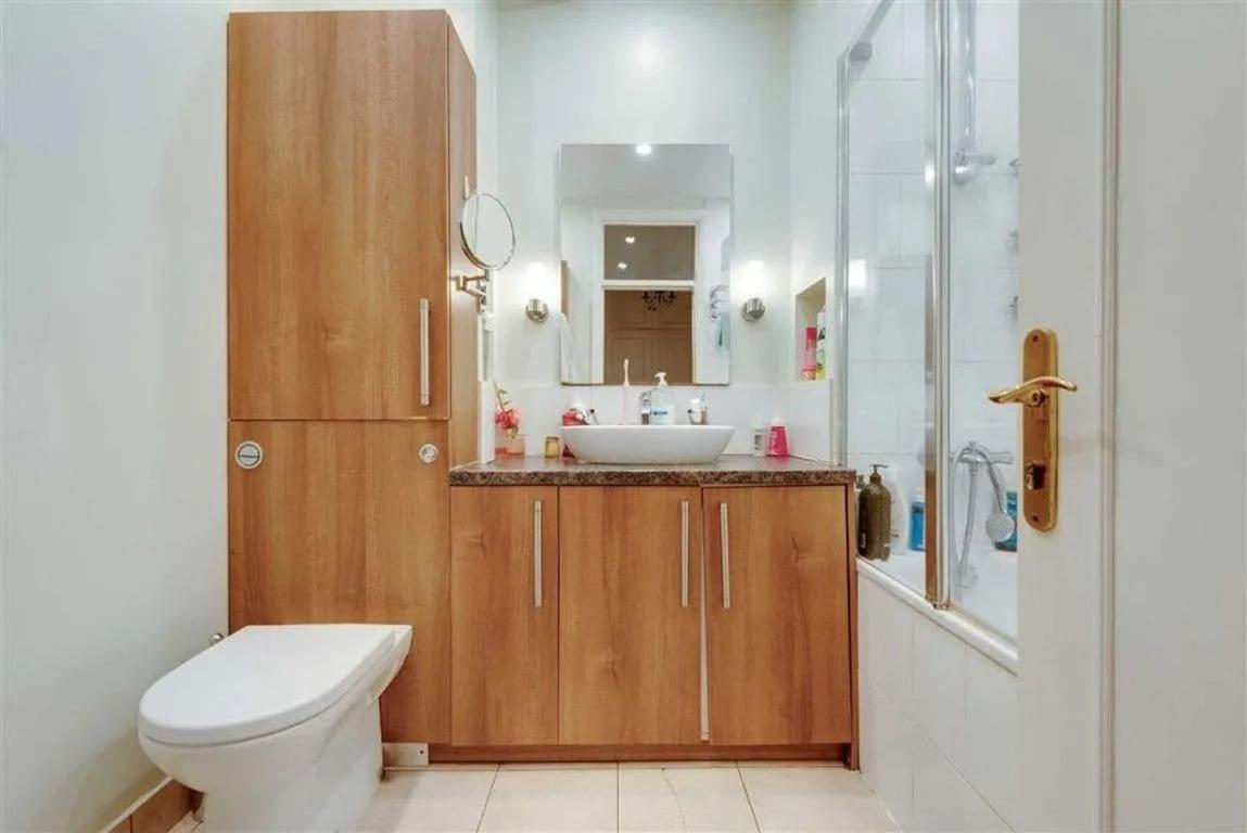 Chic In Hyde Park Apartment *