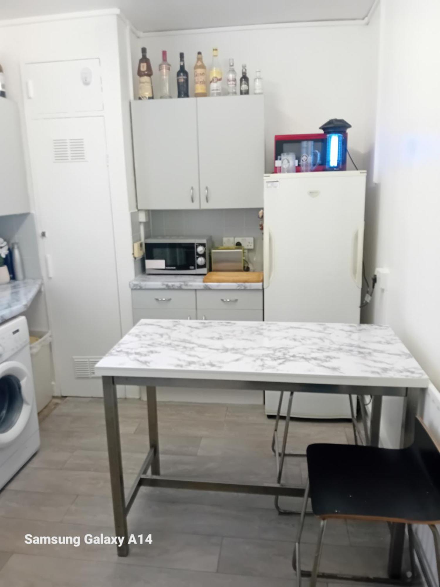 63 John Aird Court Homestay London