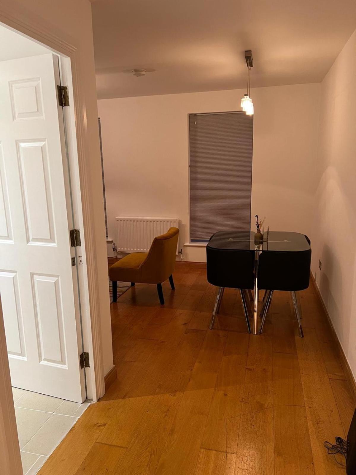Luxurious 2 Bedroom Flat Britannia Village Appartement *