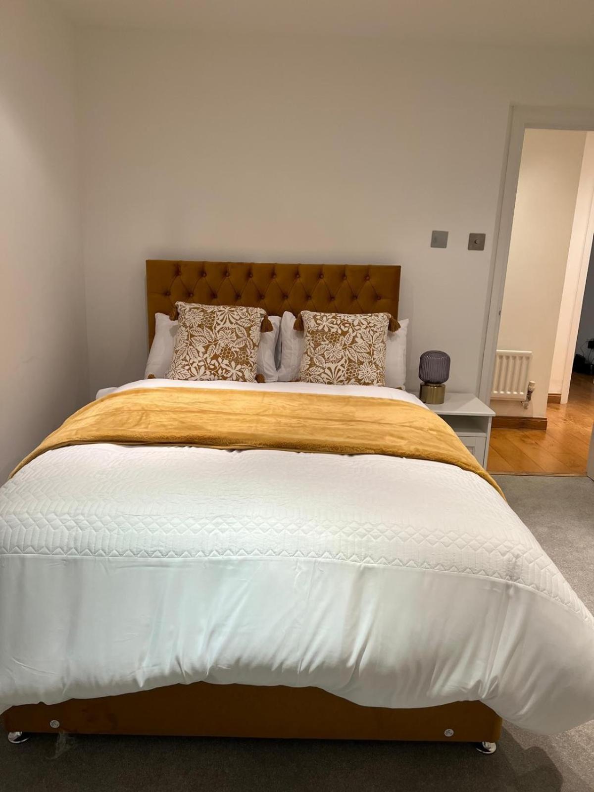 Luxurious 2 Bedroom Flat Britannia Village Appartement Londen