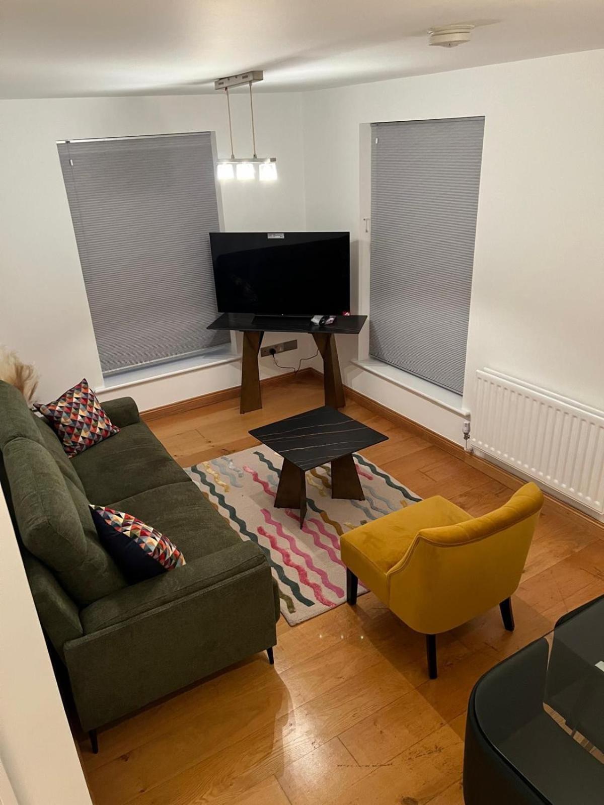 Luxurious 2 Bedroom Flat Britannia Village * Londen