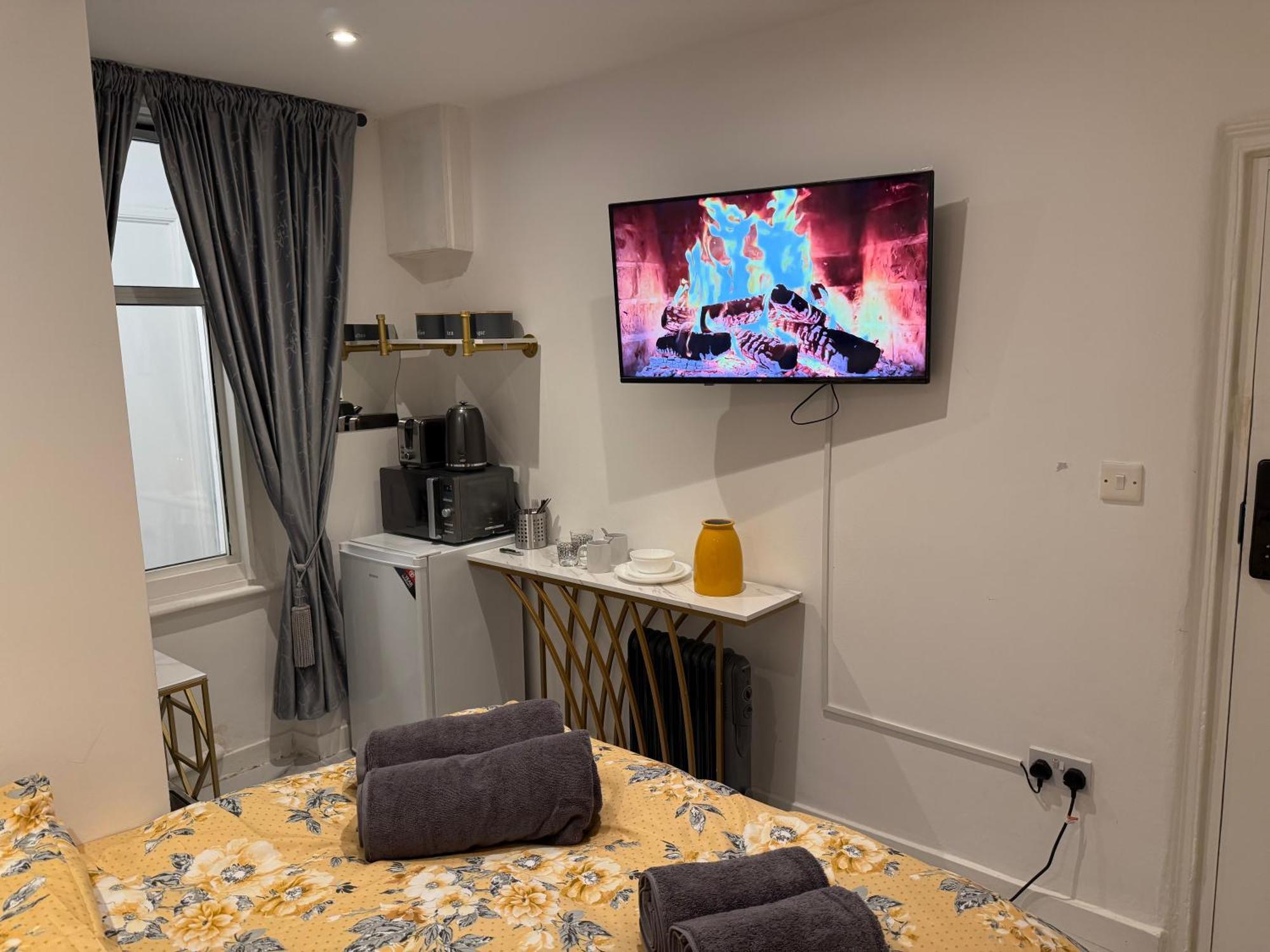 Homestay Luxury In Victoria, 7 Minutes Walk To Victoria Station, 2 *