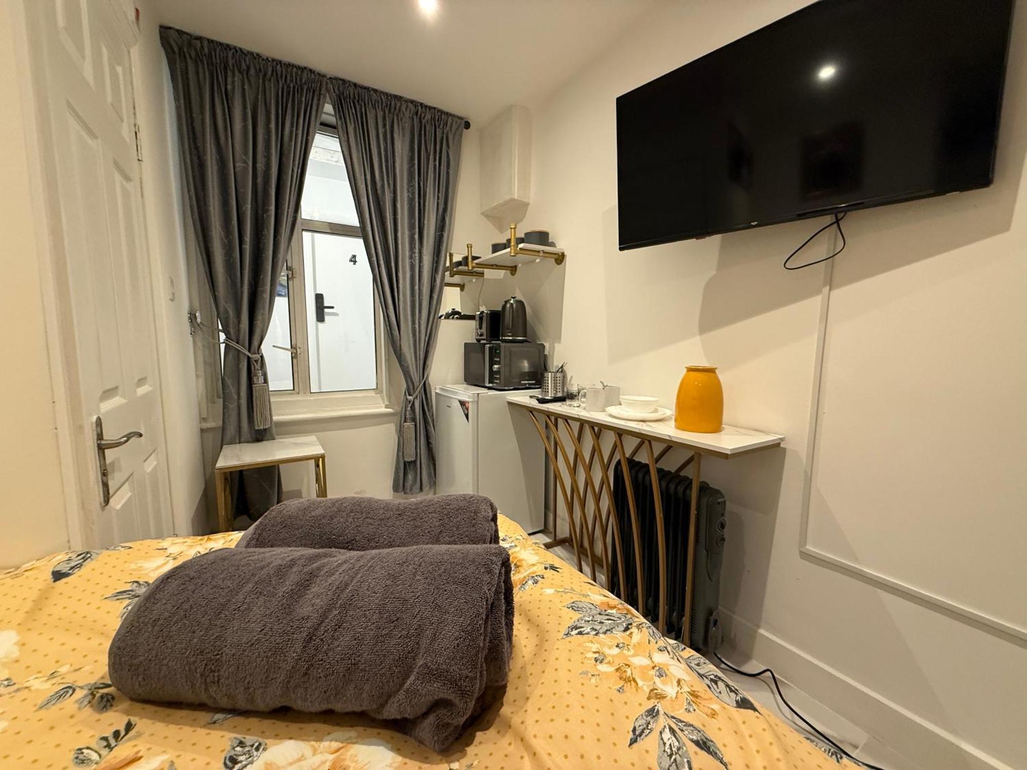Homestay Luxury In Victoria, 7 Minutes Walk To Victoria Station, 2 London