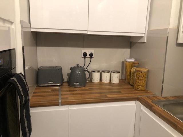 1 Bed-park View-balcony-wifi-pet Friendly Londen
