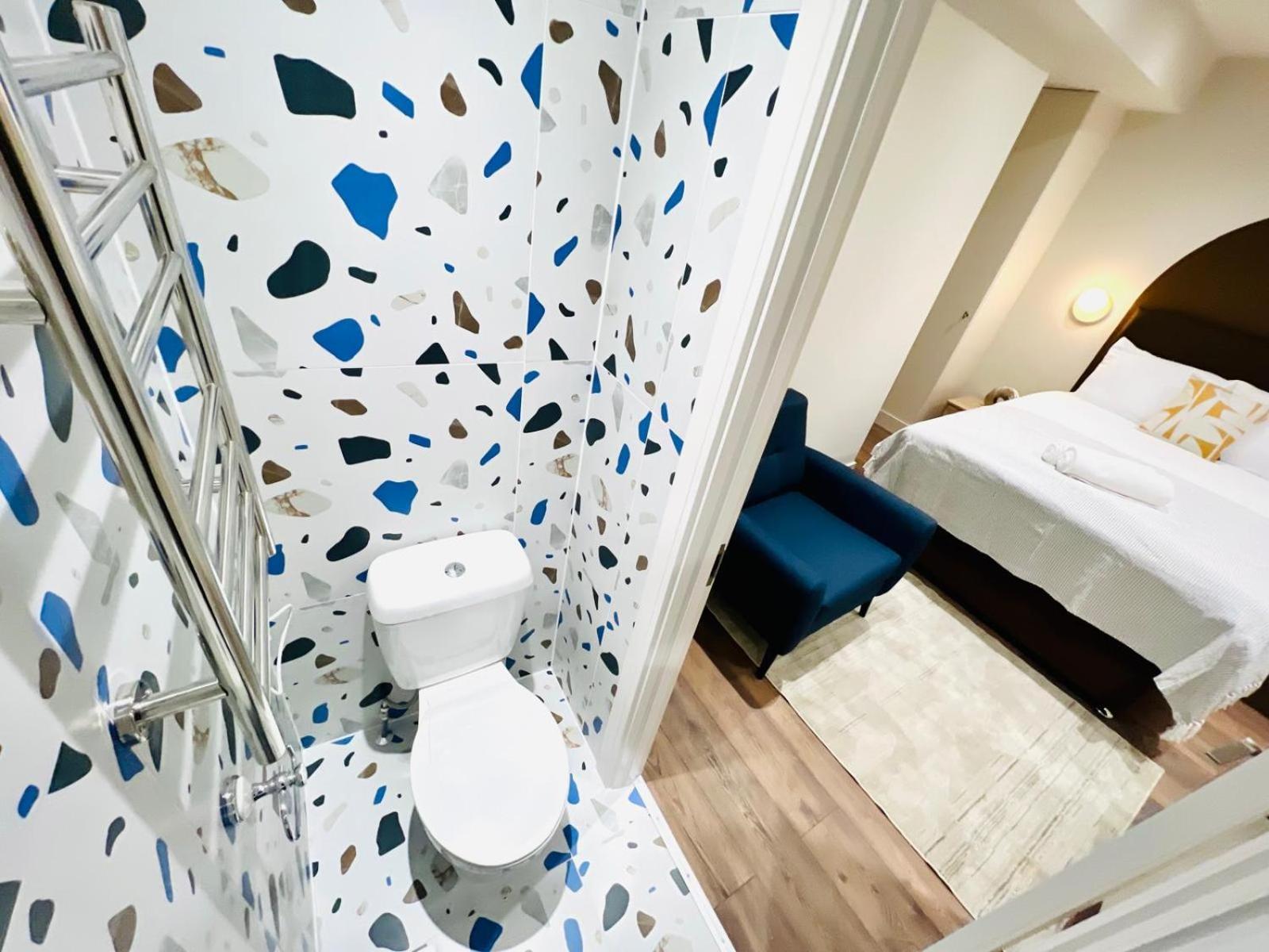 Guest house Holly A Mini Great Location For Tourist!!!