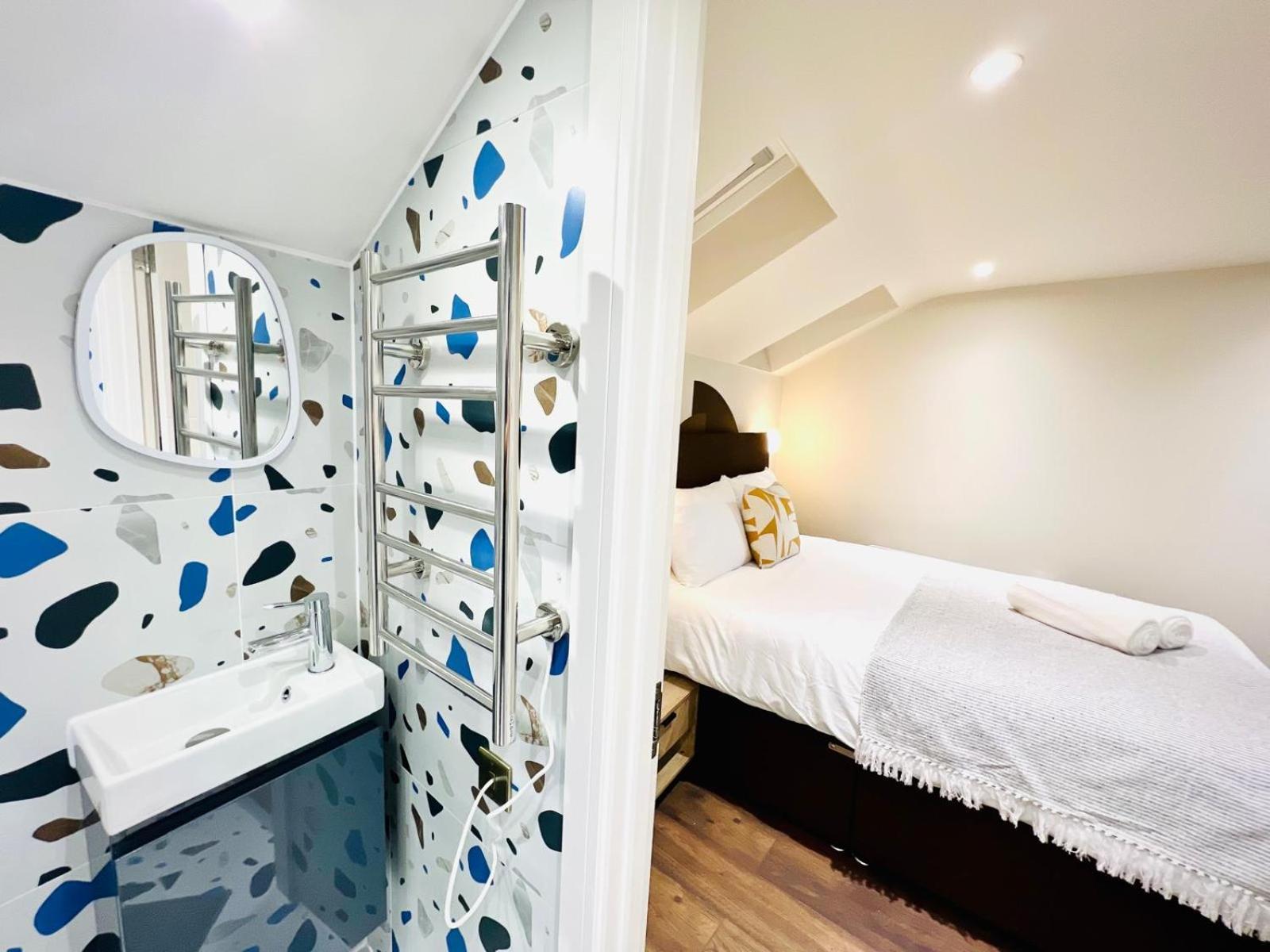 Guest house Holly A Mini Great Location For Tourist!!!