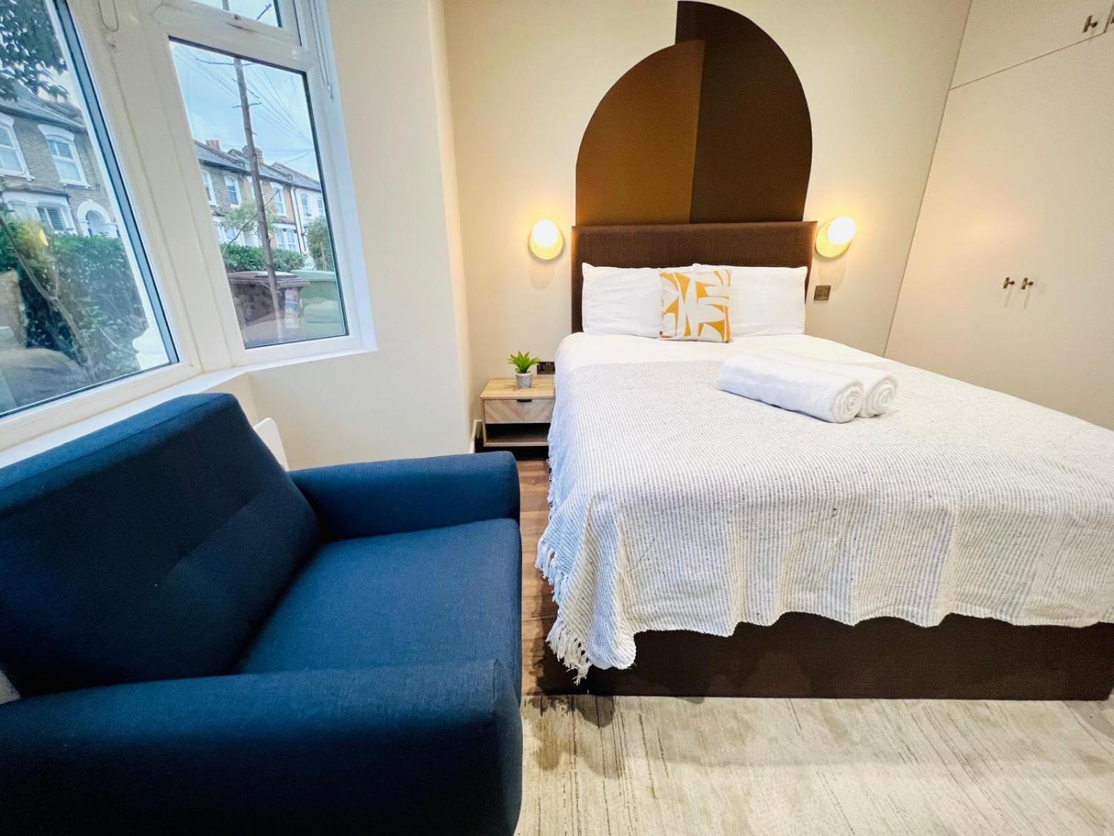 Holly A Mini Great Location For Tourist!!! Guest house