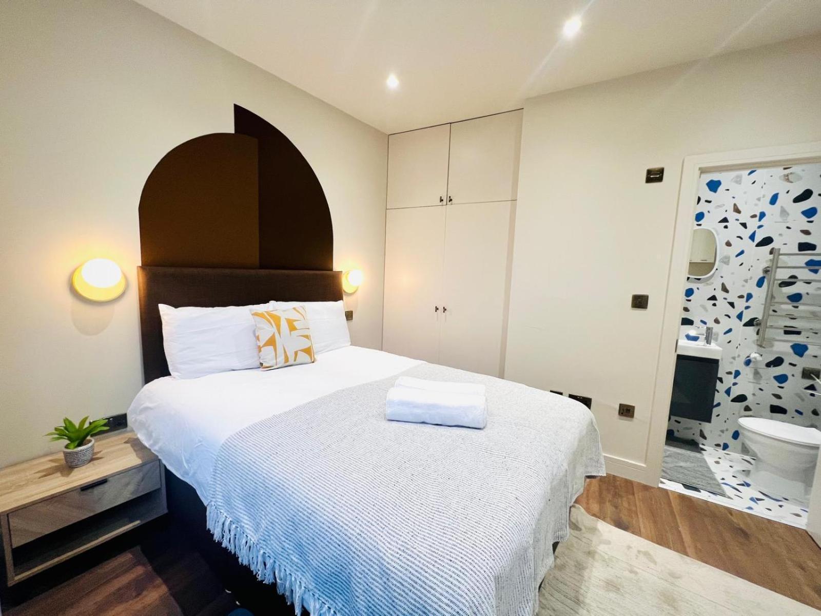 Holly A Mini Great Location For Tourist!!! Guest house *
