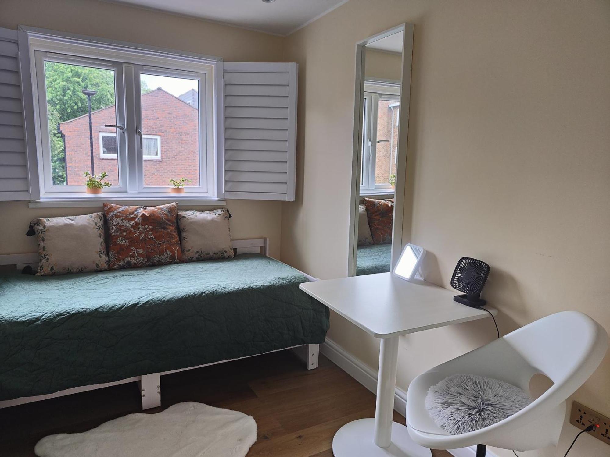 Clifton House O2 & Excel With Private Bathroom And Breakfast Option Bed and breakfast Londres