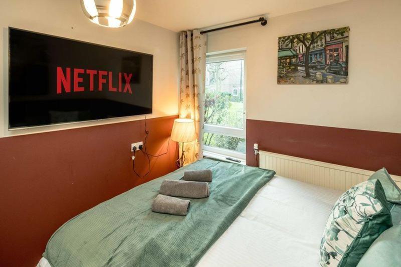 Apartment 20 Percent Off -Todayonly-Mobilerate Offers-Genius Offers-Londonbridge City Apartment W Free Parking-Wifi-Sleeps7-4Beds-Netflix-Family!