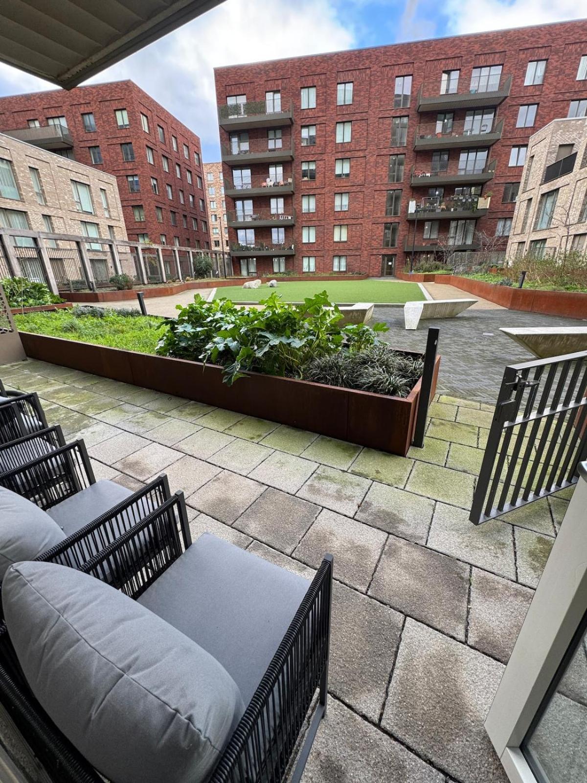 Elegant One-bedroom In East Apartment London