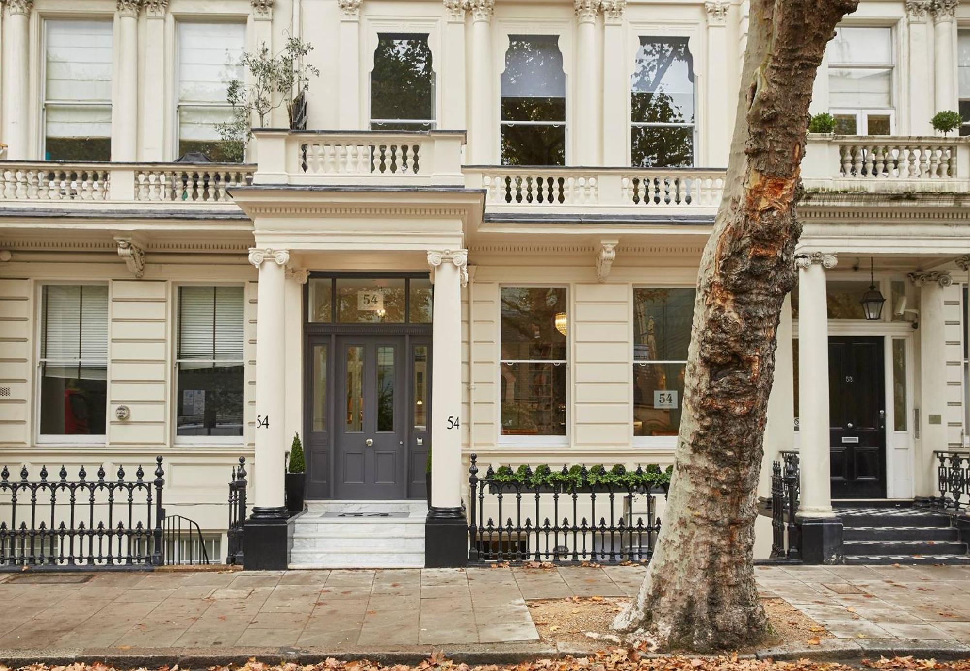 Hotel 54 Queen's Gate 4*
