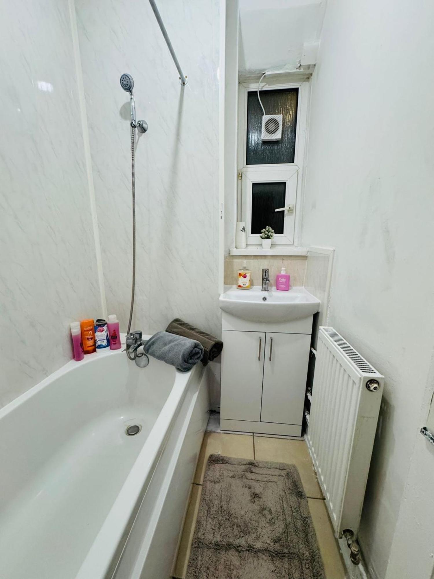 1 Bedroom Flat In Whitechapel, Apartment *