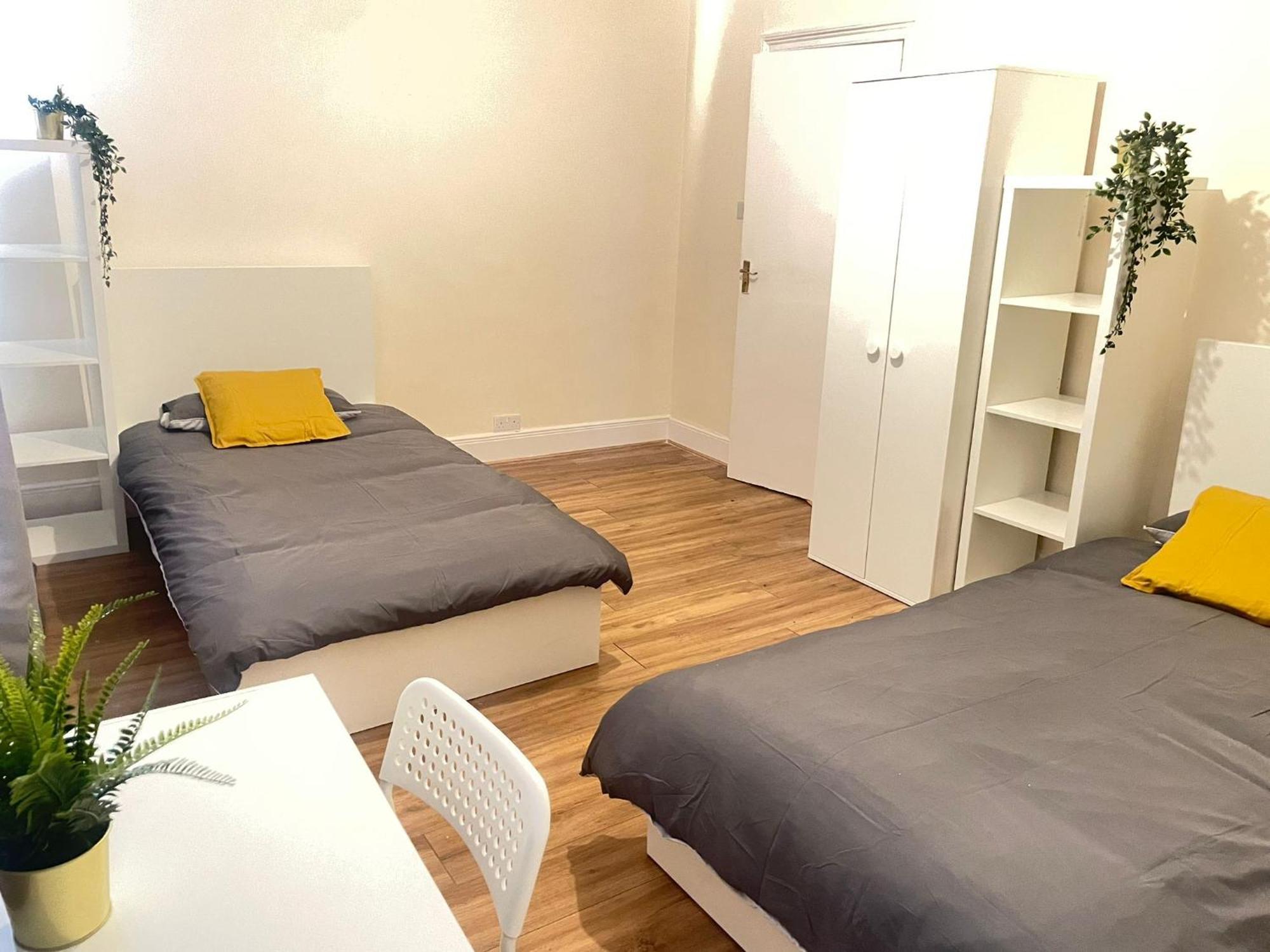 Nunhead 5mins Walk To Metro Hostel *