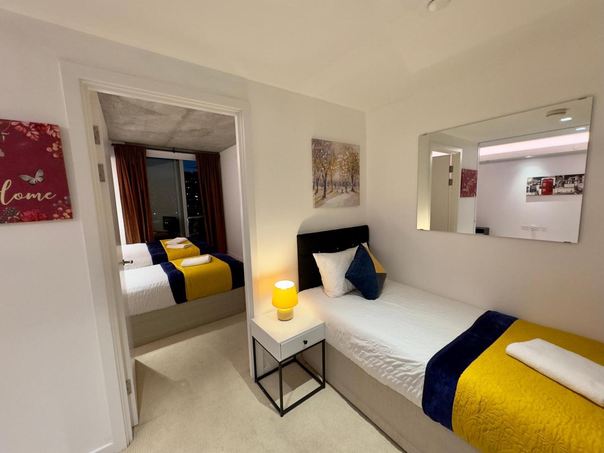 Excel Cosy With Balcony & River View Close To O2 Arena, Cable Car, Hall Apartment London