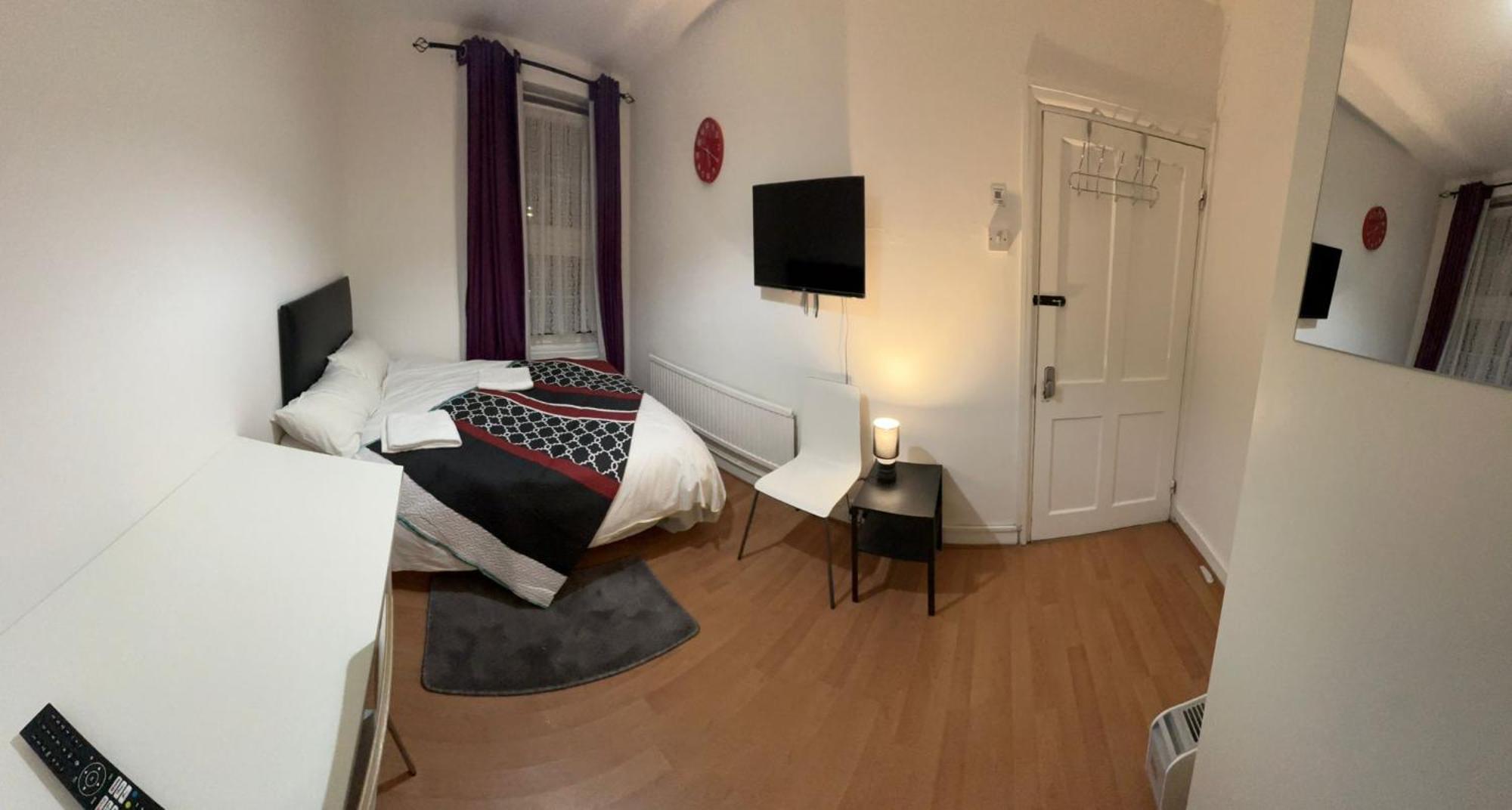 Beautiful Private Double In A Shared 3-bedroom Minutes Walk From Bethnal Londen