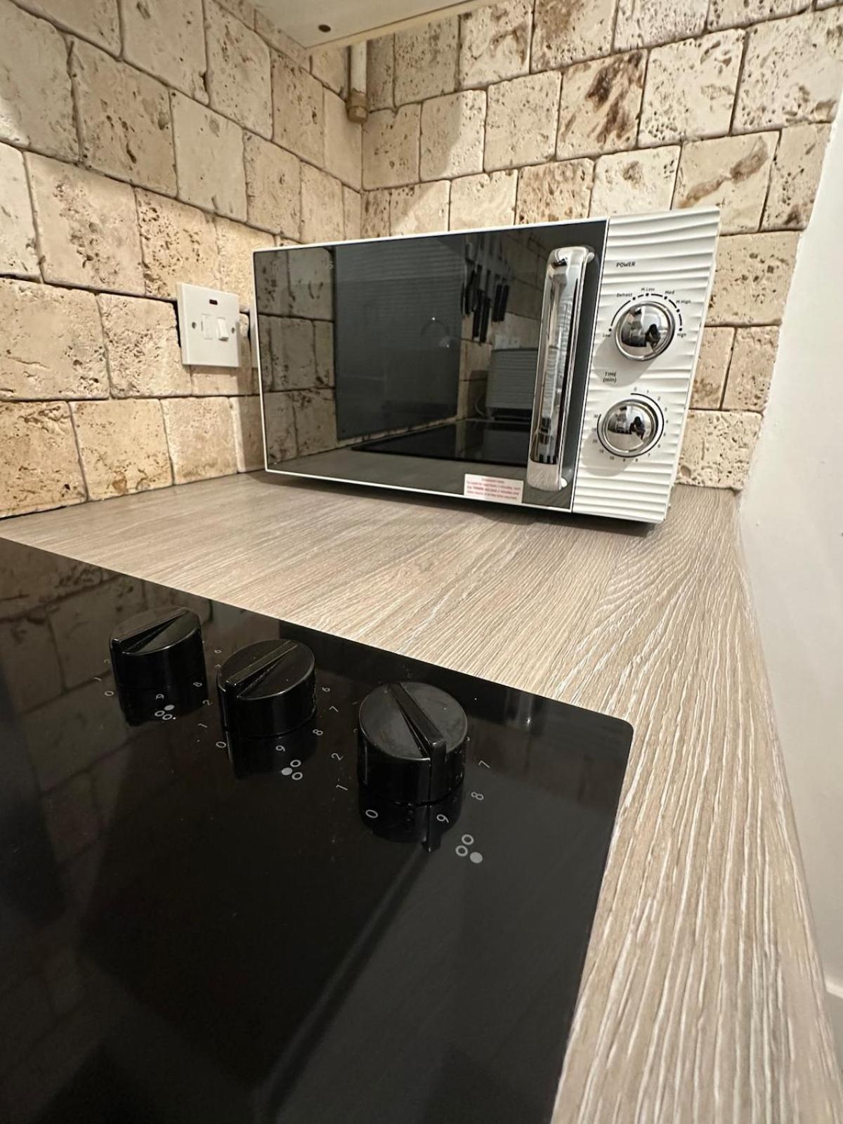 2 Bedroom Flat By Bridge & The Shard