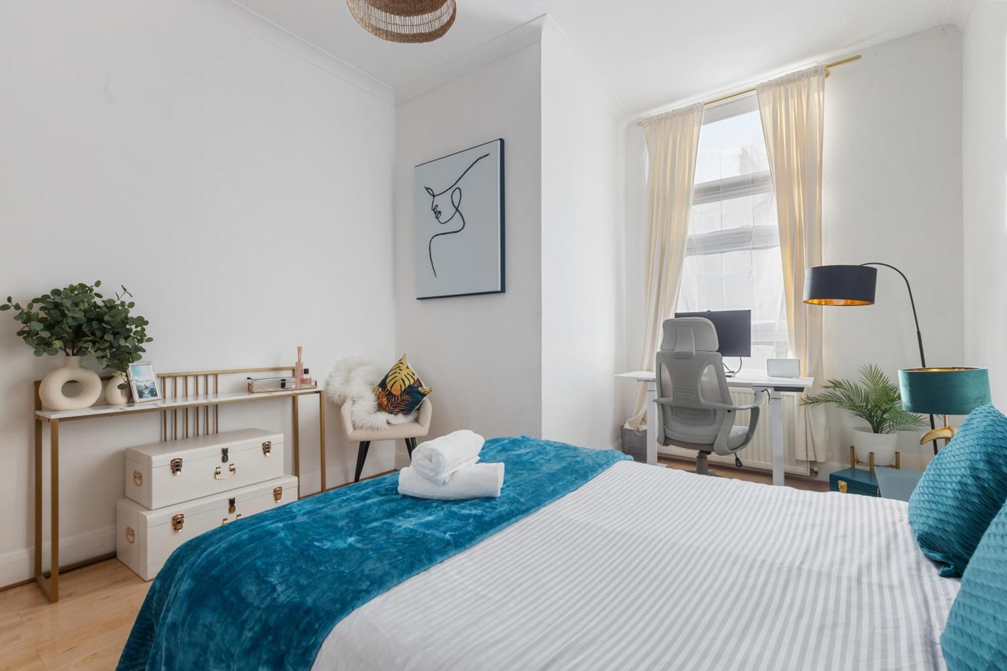 Chic In Hyde Park Apartment London