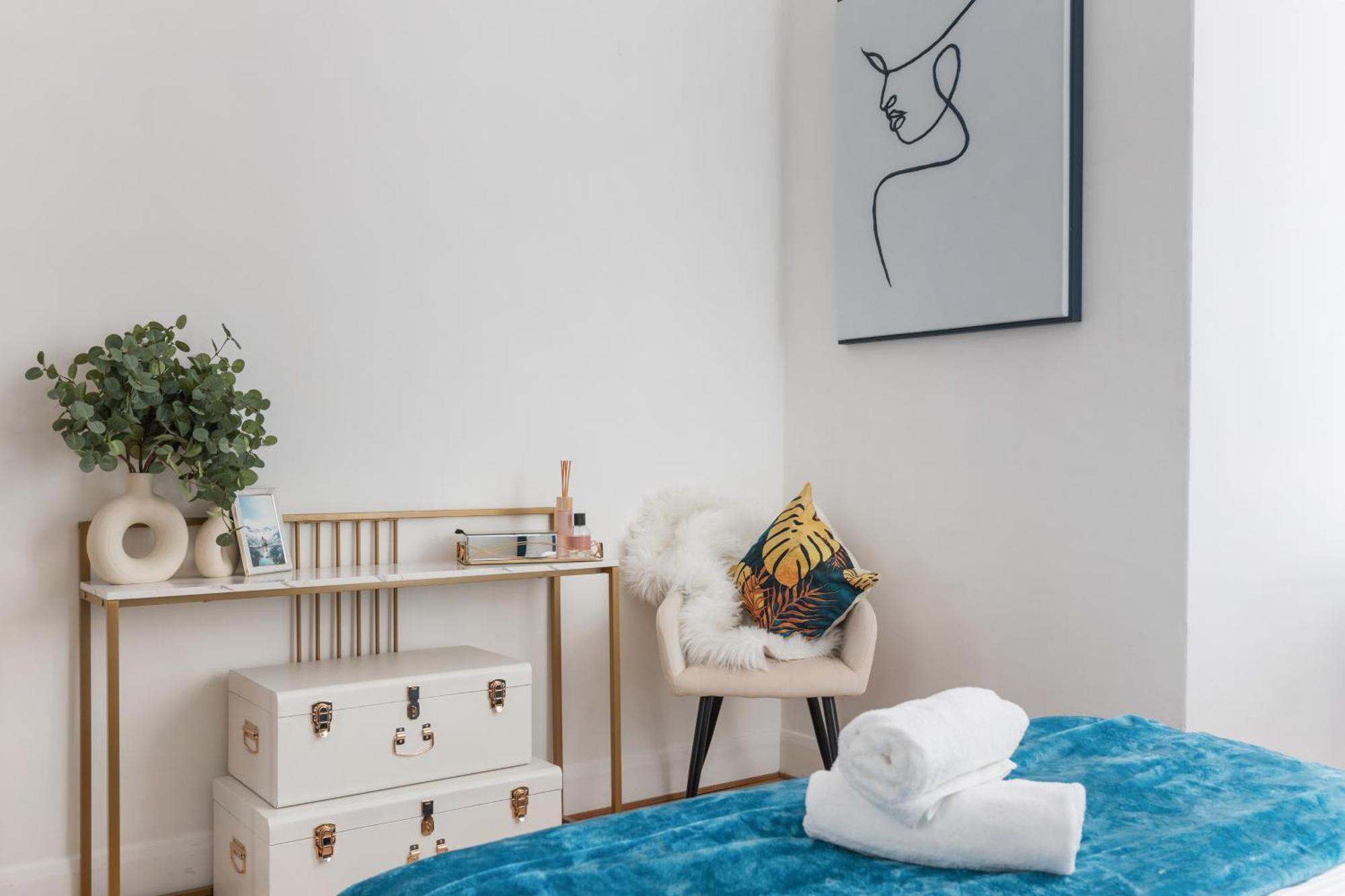 Chic In Hyde Park Apartment London