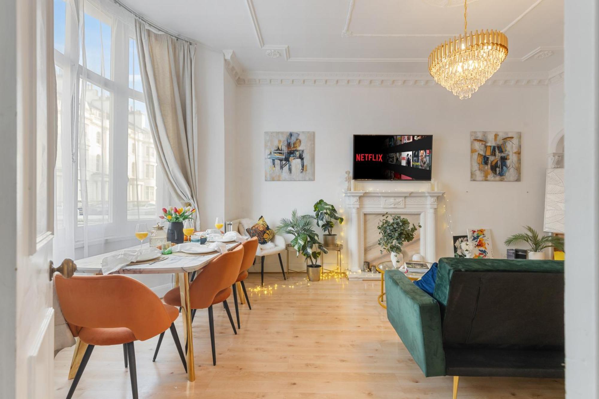 Chic In Hyde Park Apartment London