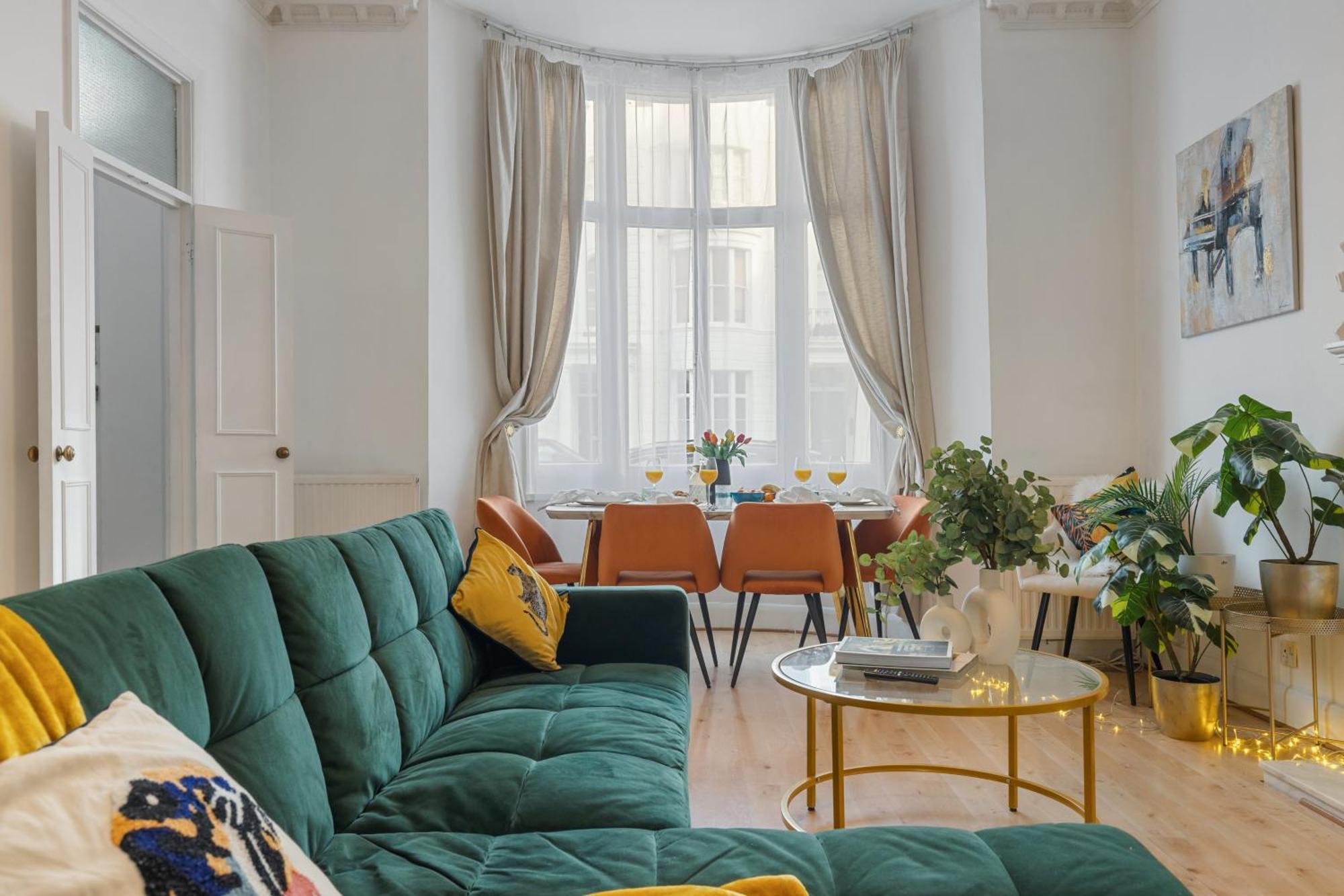 Chic In Hyde Park Apartment