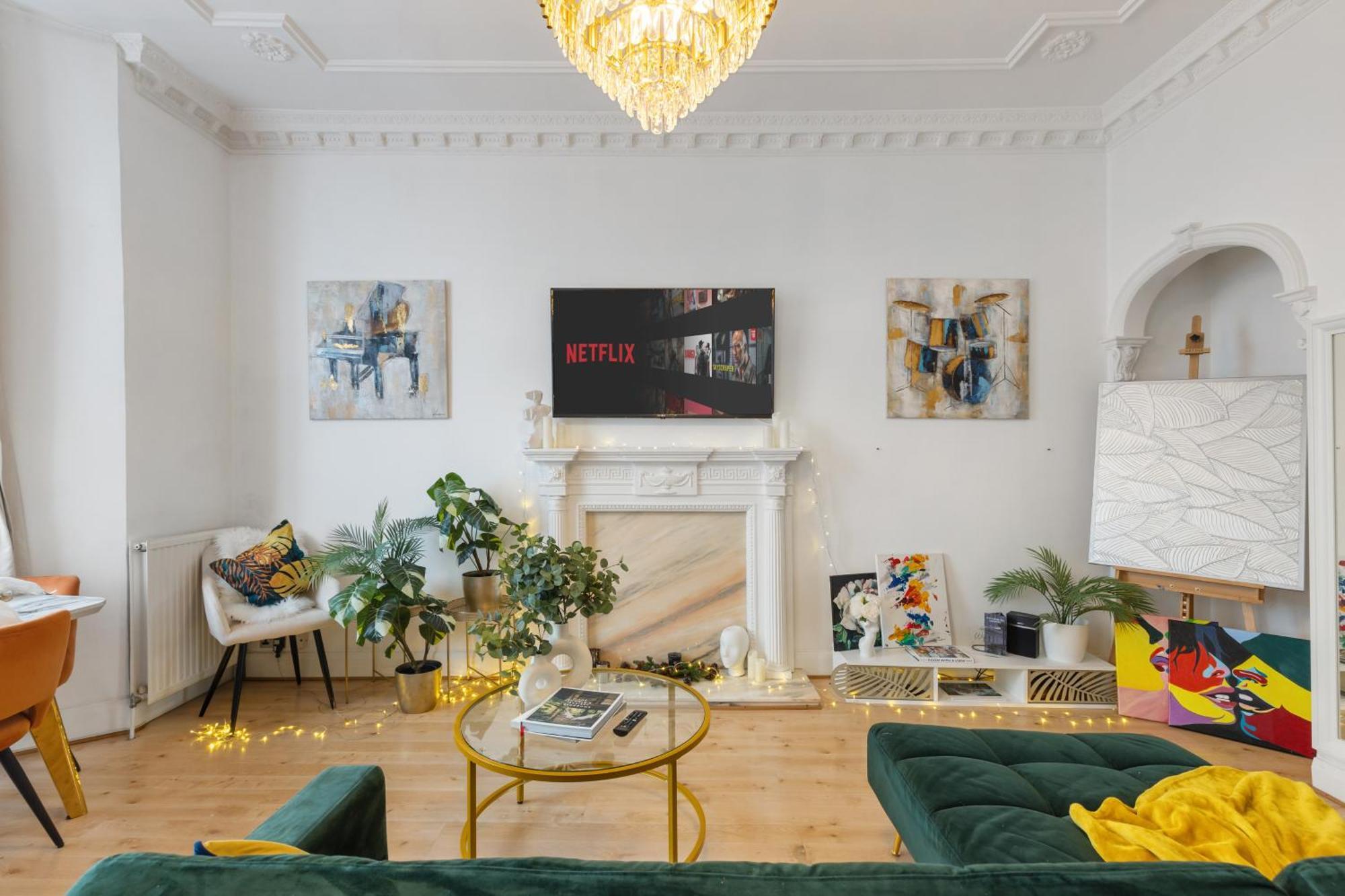 Chic In Hyde Park Apartment *