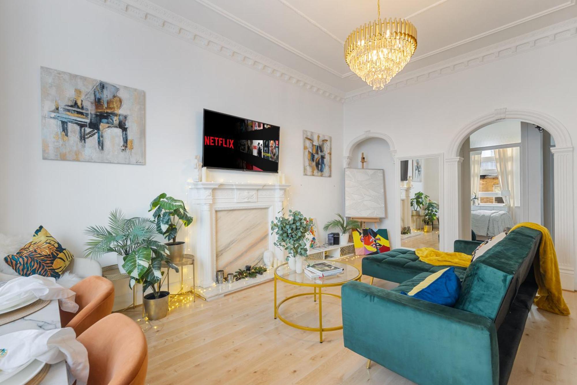 Chic In Hyde Park Apartment London