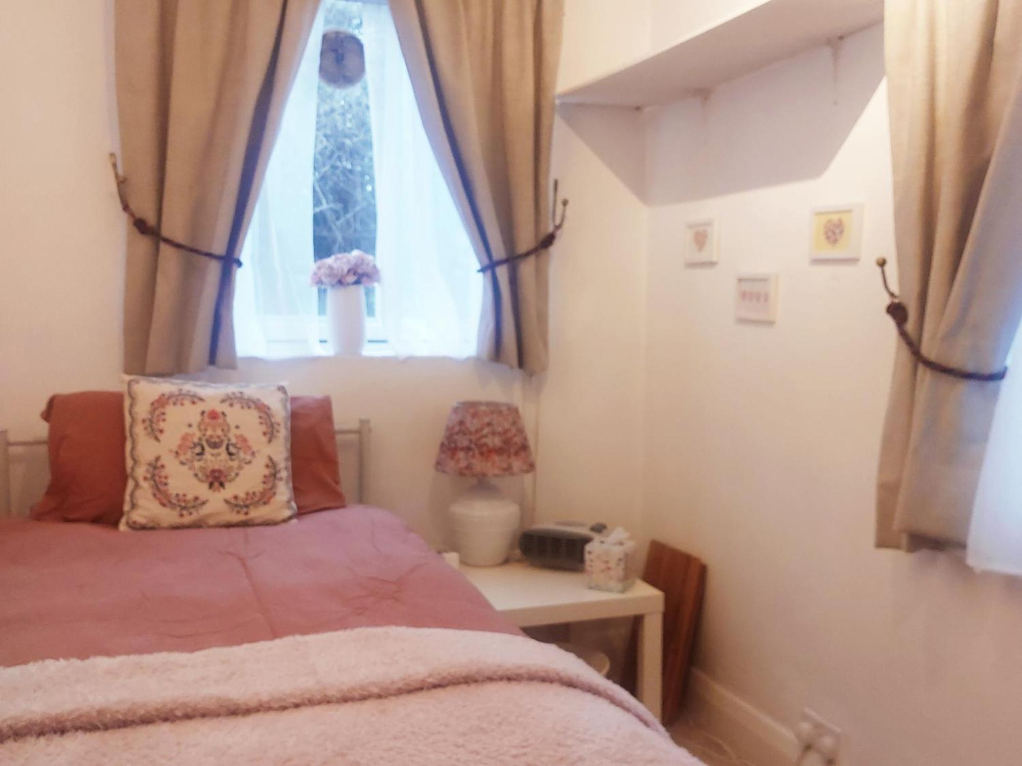 Centrel To Single Bed Quiet With Host And Breakfast * Londen