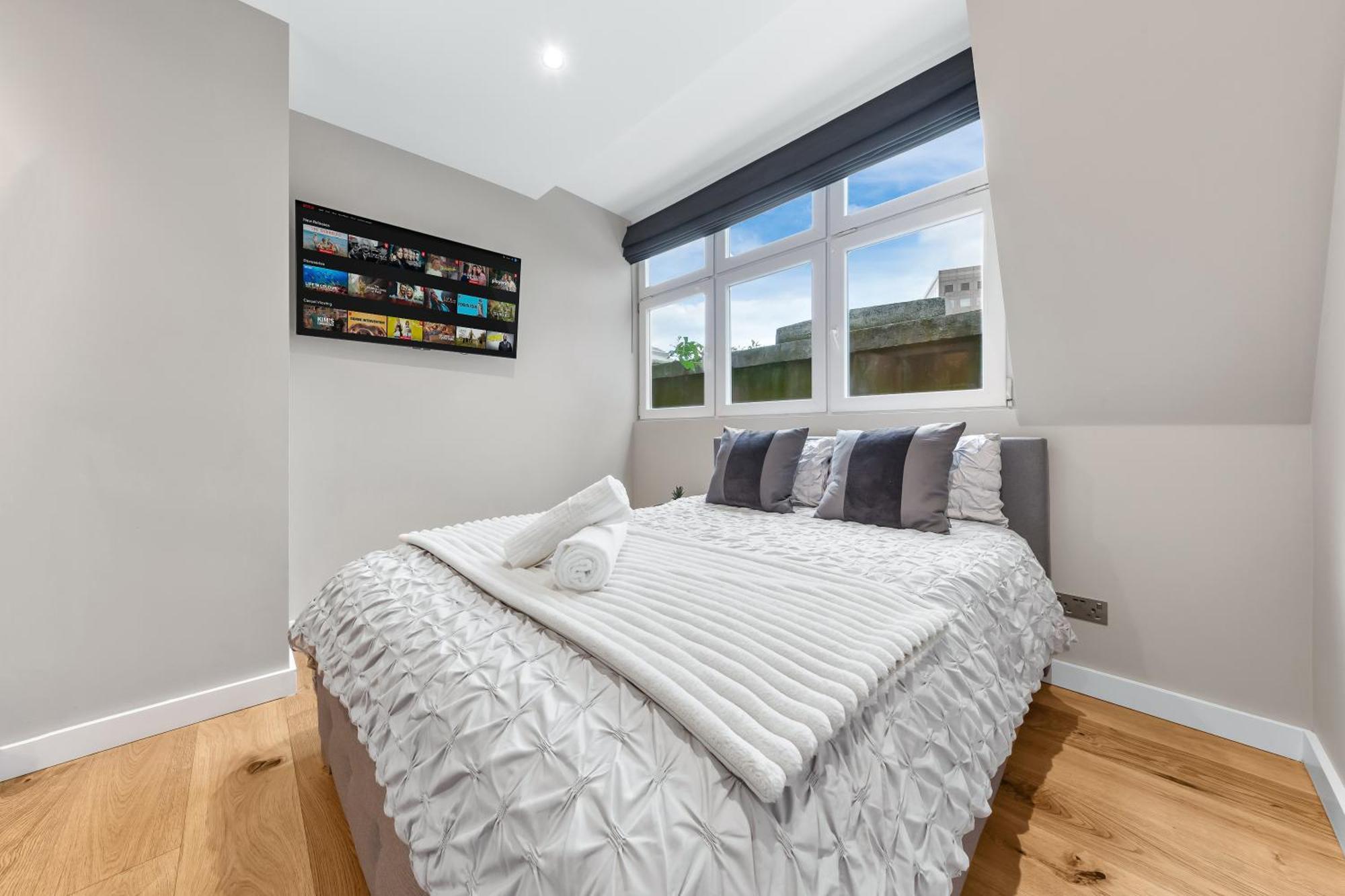 Bridge Luxury By Sol Haven Apartment London