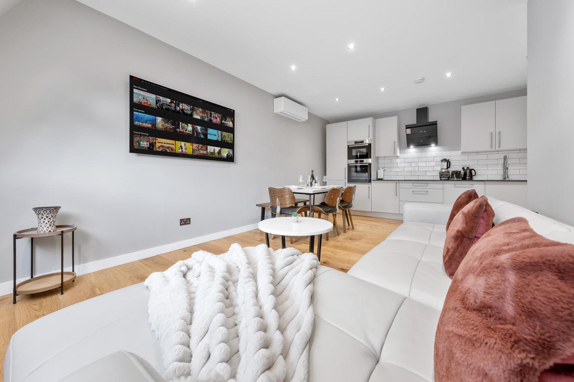 Bridge Luxury By Sol Haven London