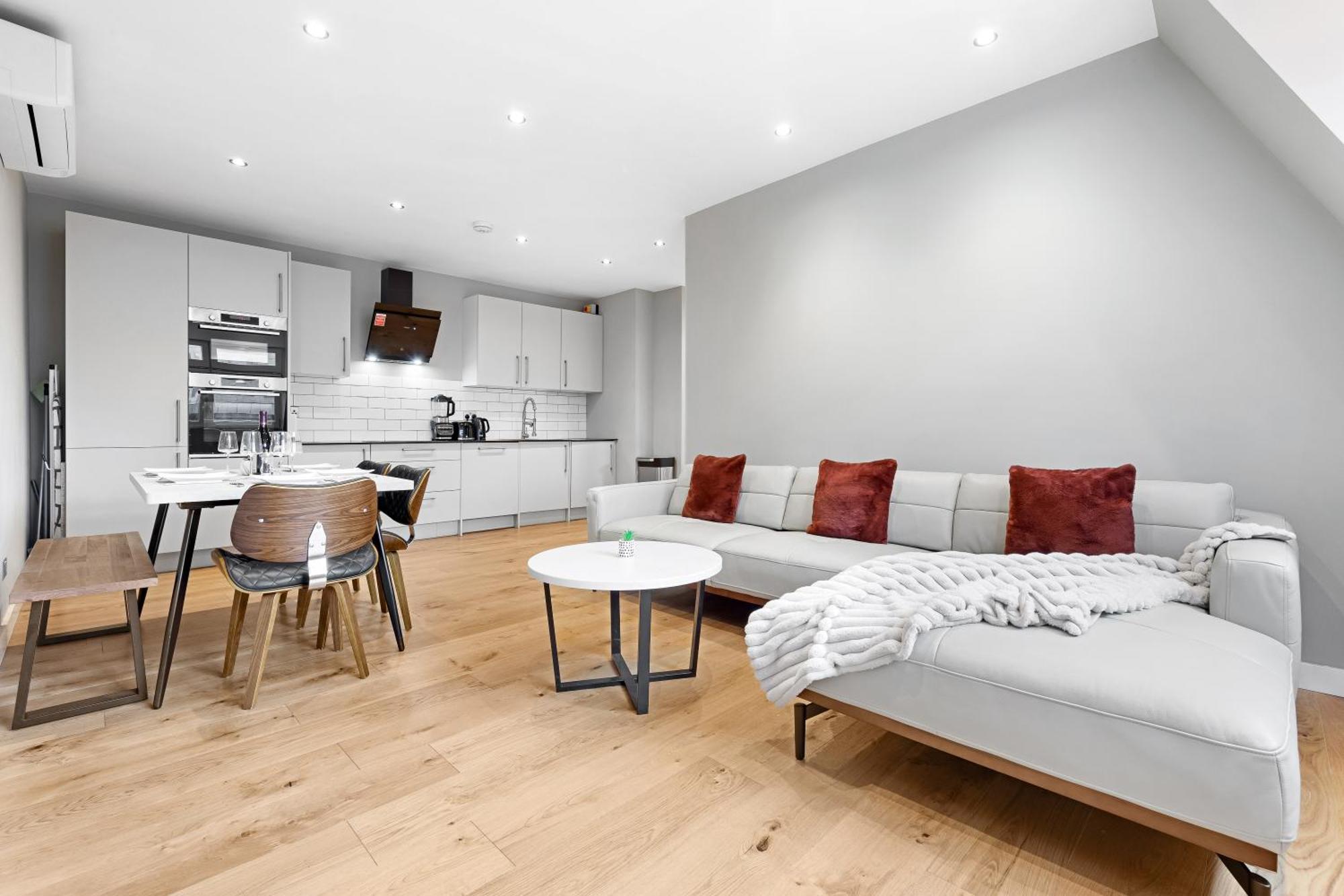 Bridge Luxury By Sol Haven * London