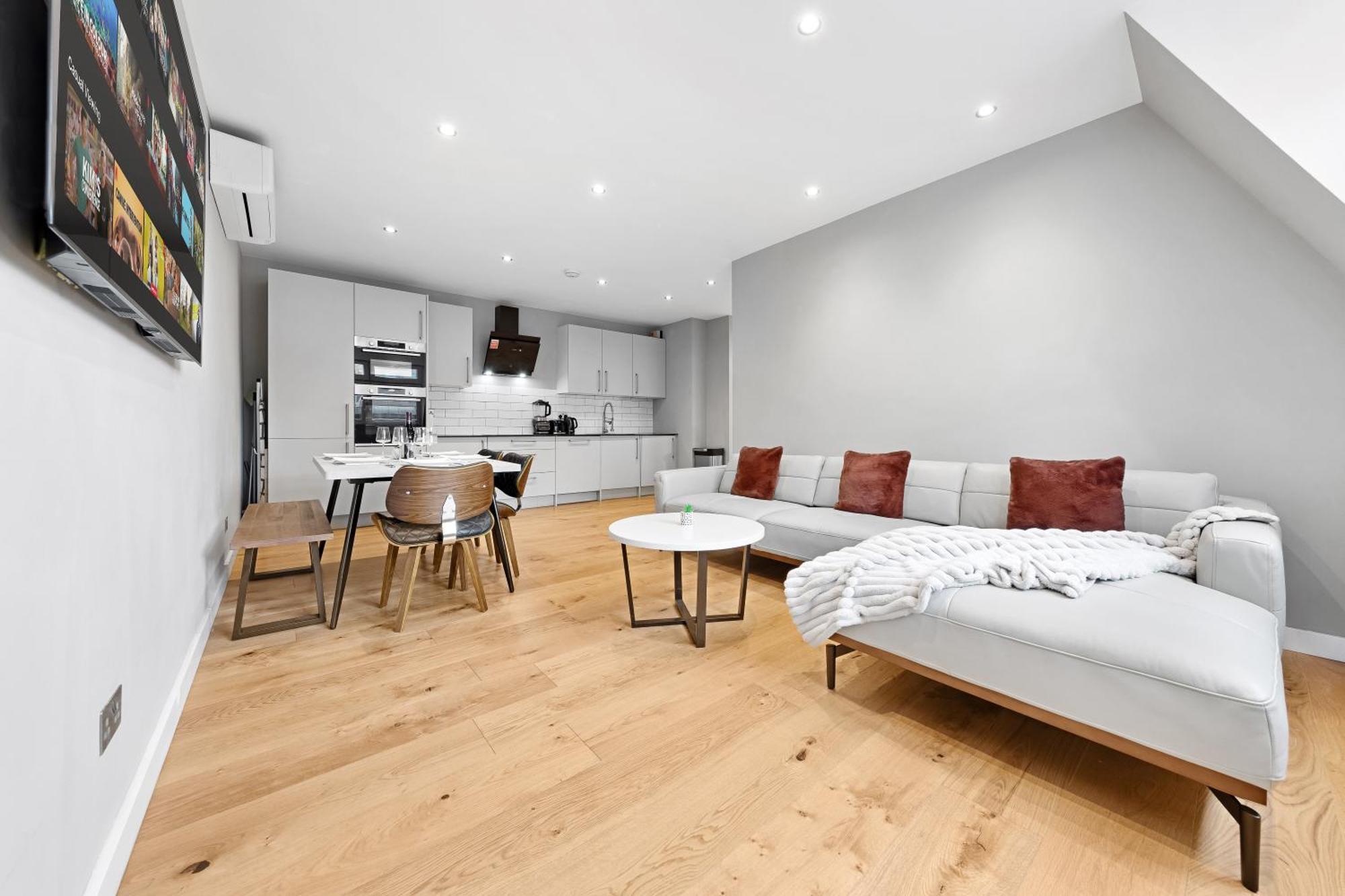 Bridge Luxury By Sol Haven Apartment London