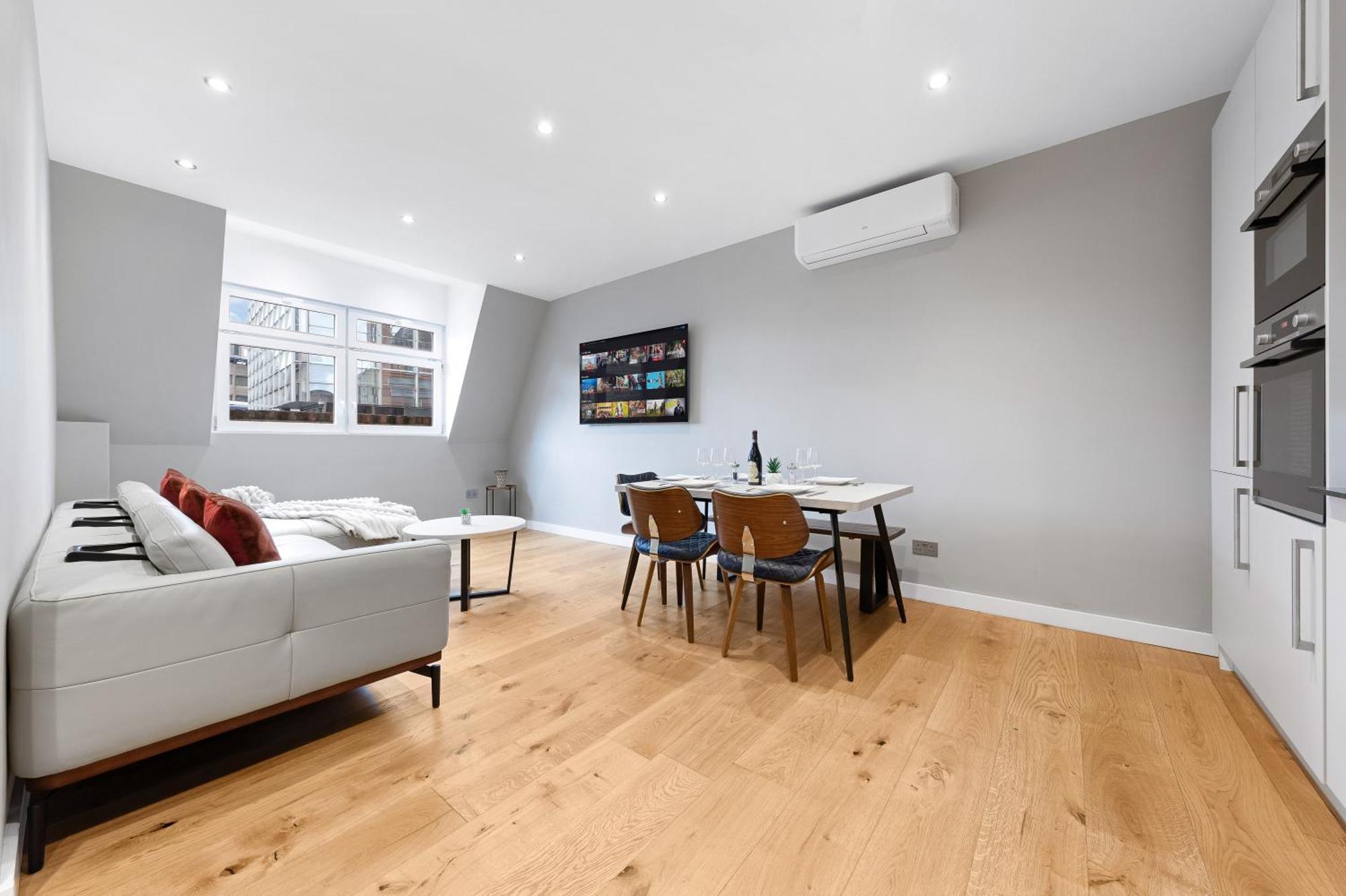 Apartment Bridge Luxury By Sol Haven London