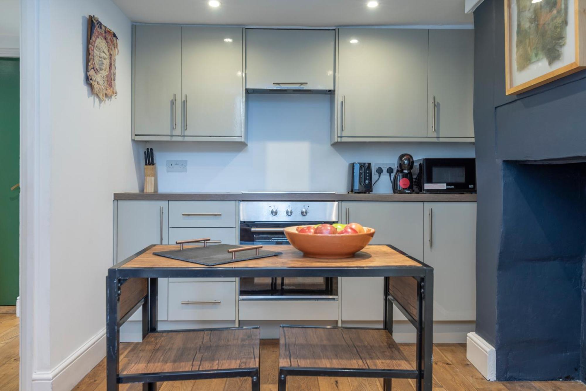 Chic 1-bed Garden Flat, London, Convenient For Tower Bridge, Great Public Transport Apartment London