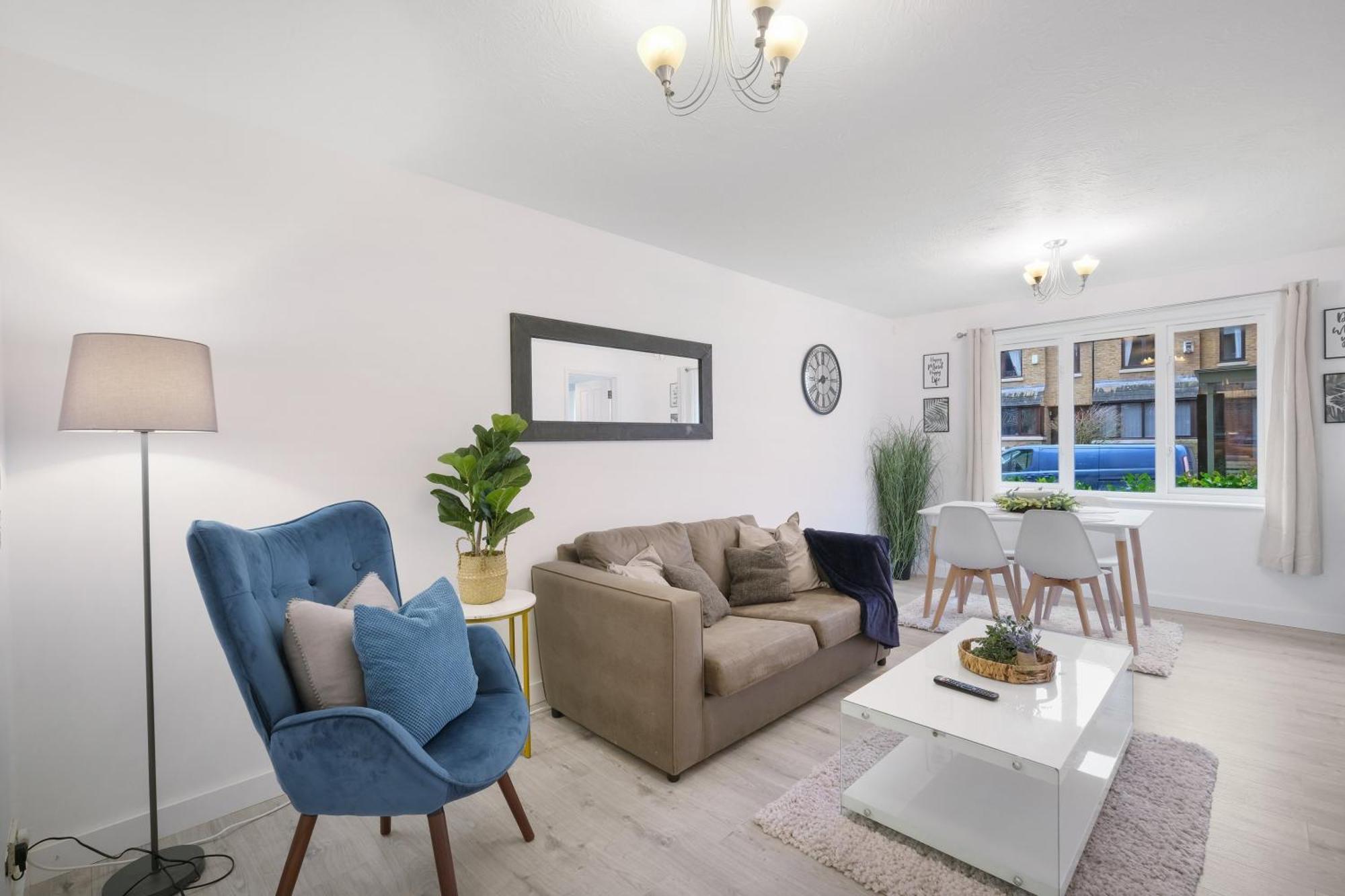 Apartment Charming 2-bedroom, 1-bathroom In Transom Square London