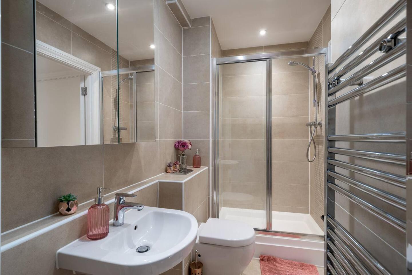 Niru Experience Luxury Boutique Garden 2bd 2ba London