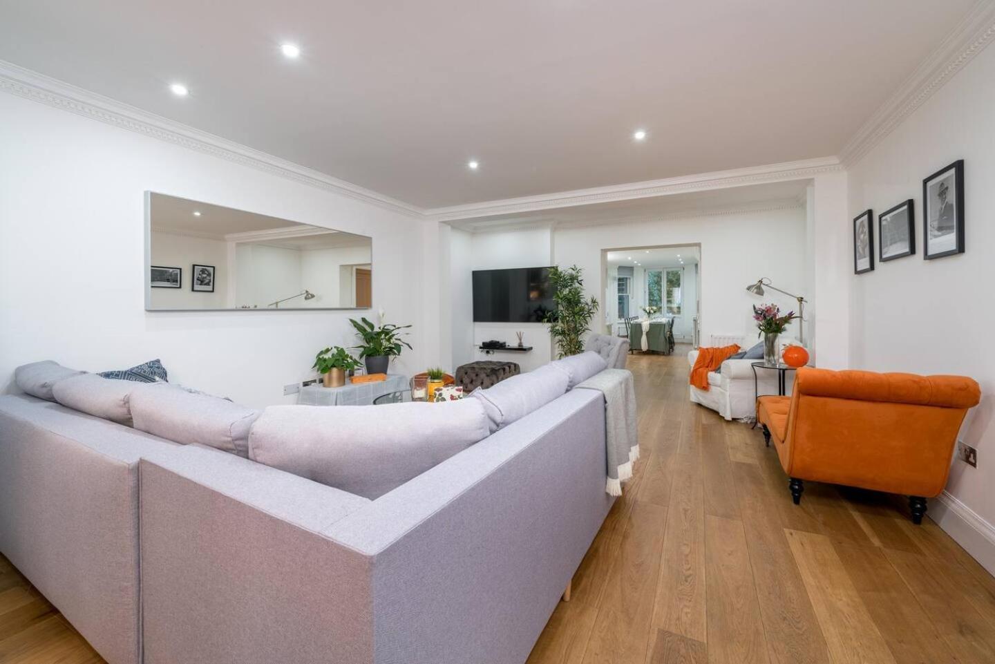 Niru Experience Luxury Boutique Garden 2bd 2ba Apartment