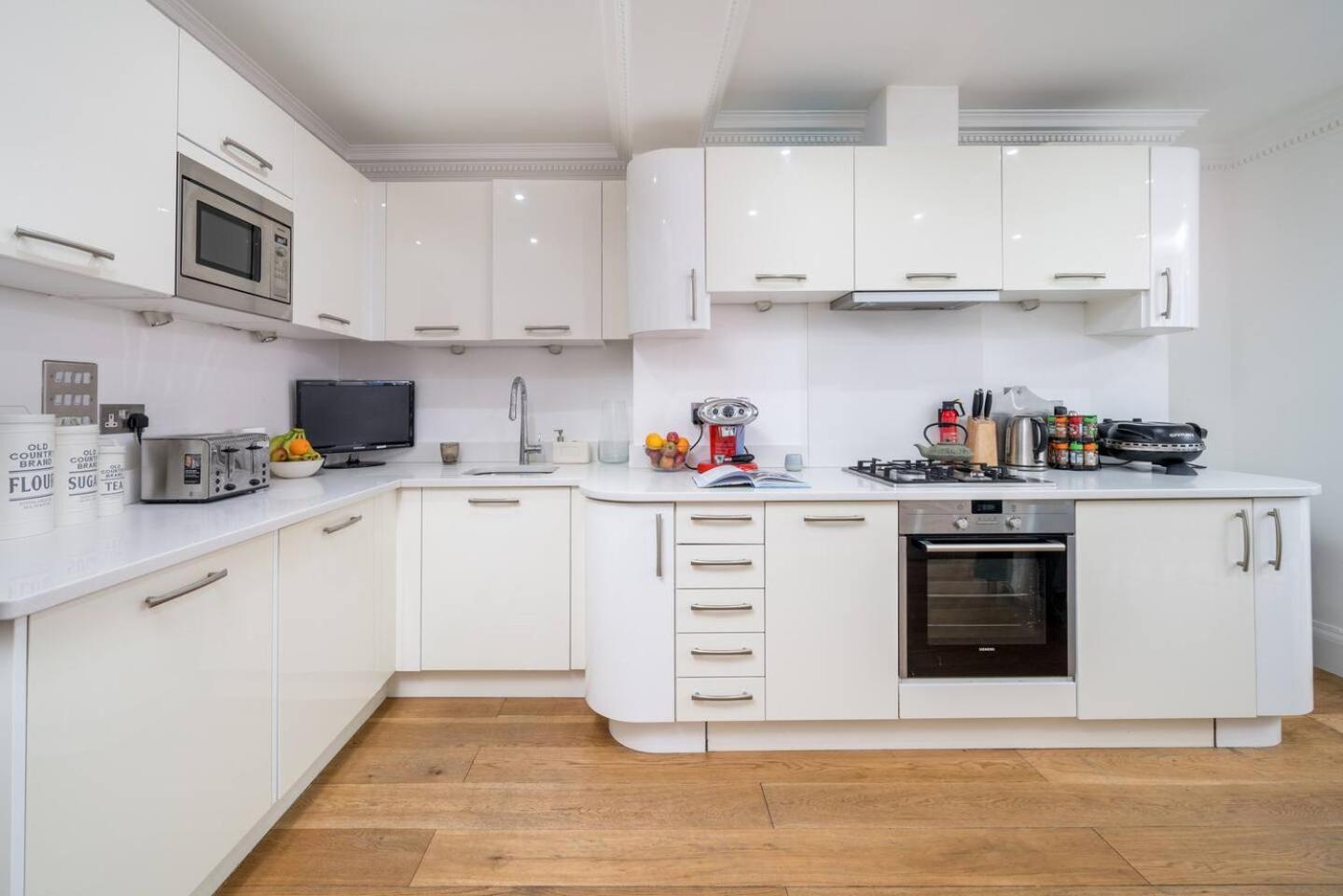 Niru Experience Luxury Boutique Garden 2bd 2ba Apartment *