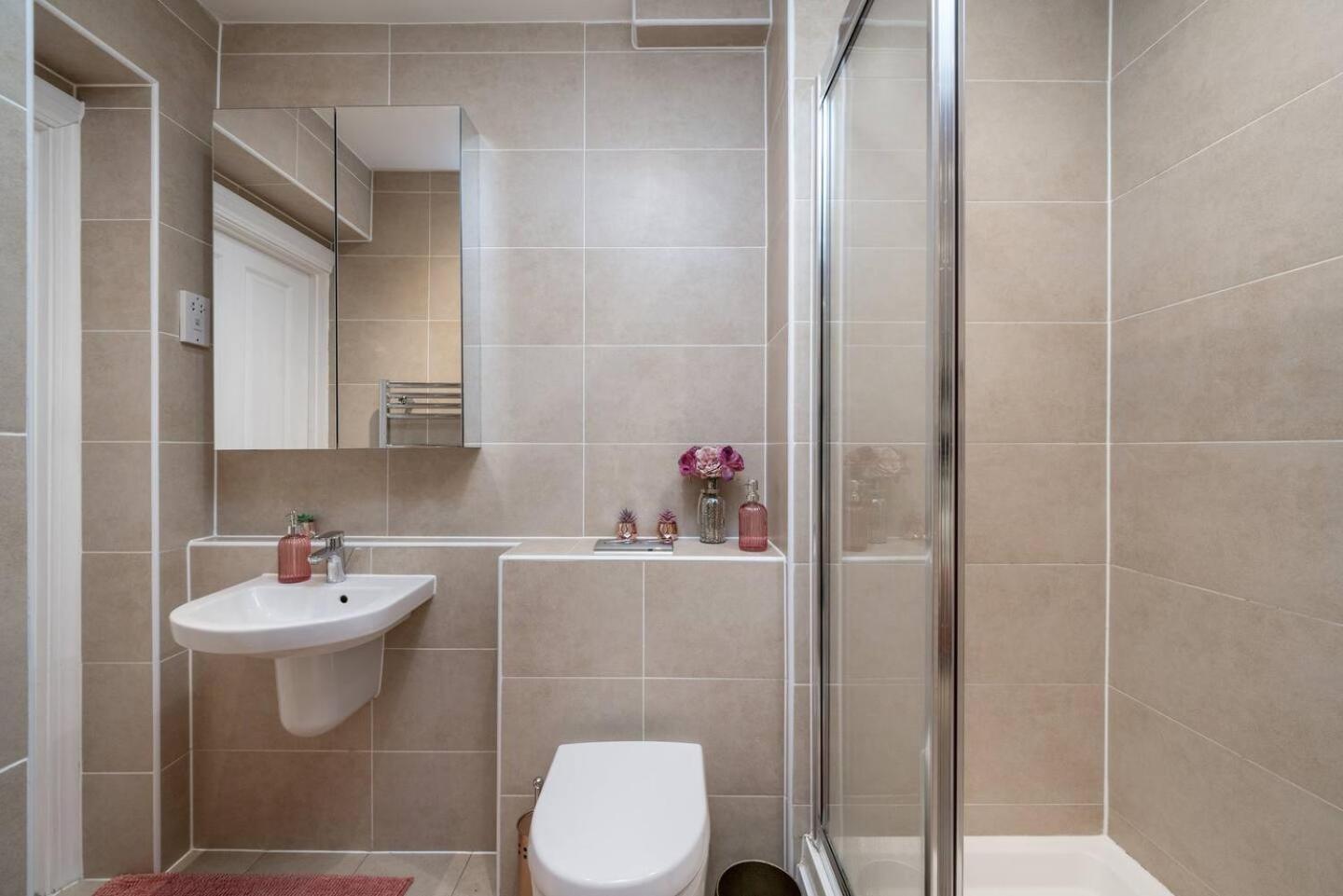 Niru Experience Luxury Boutique Garden 2bd 2ba Apartment *