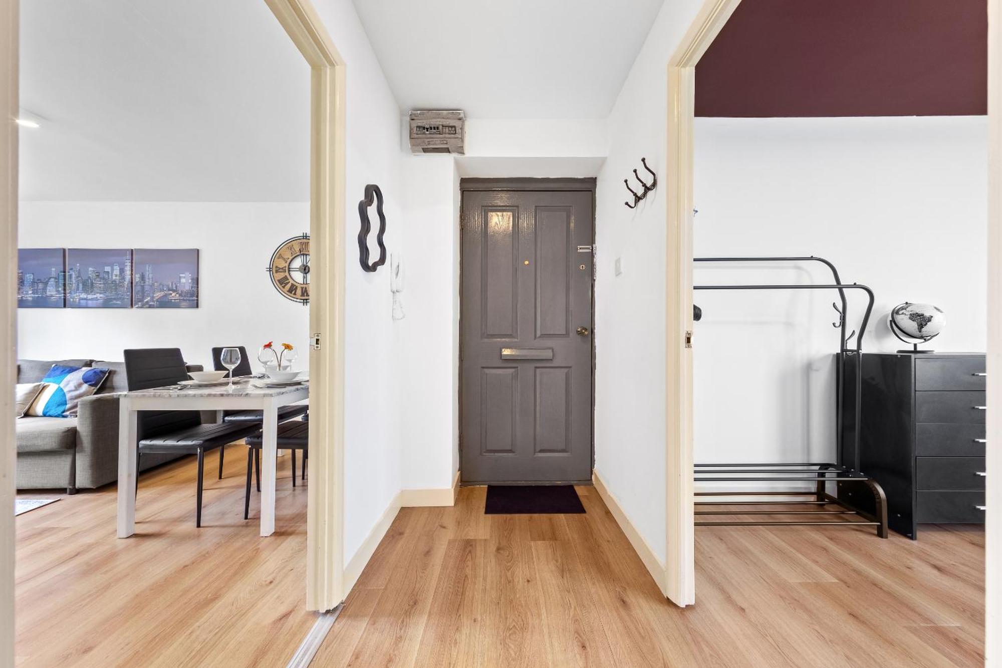 Centre Fbs Spacious Flat * London
