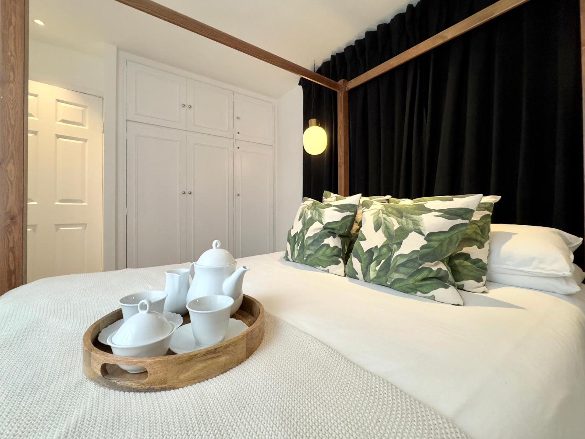 Appartement Chic Marble Arch With 100 Inch Cinema & Premium Mattress, By The Design Traveller *