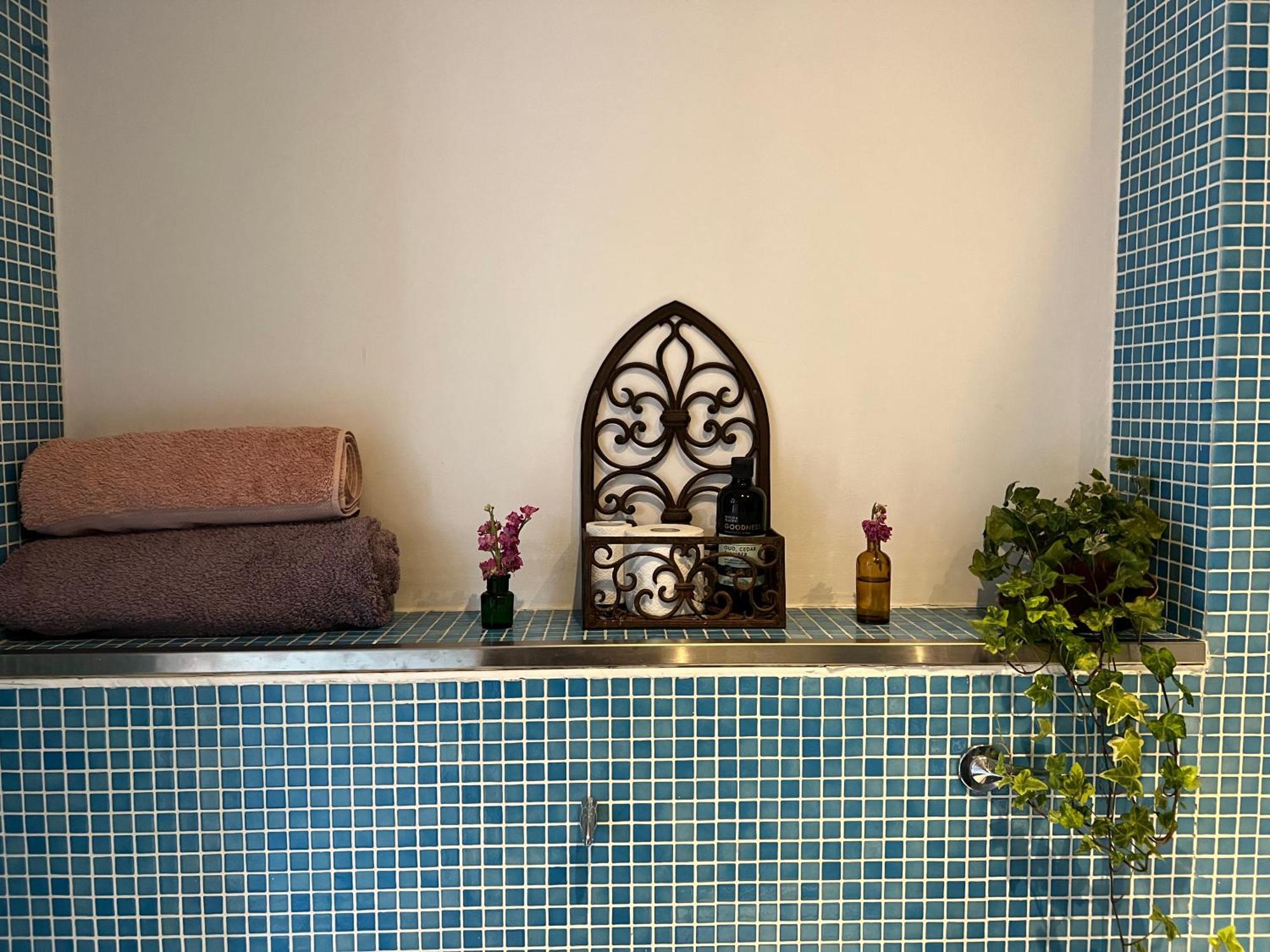 Guest house Creative Oasis In The Heart Of *